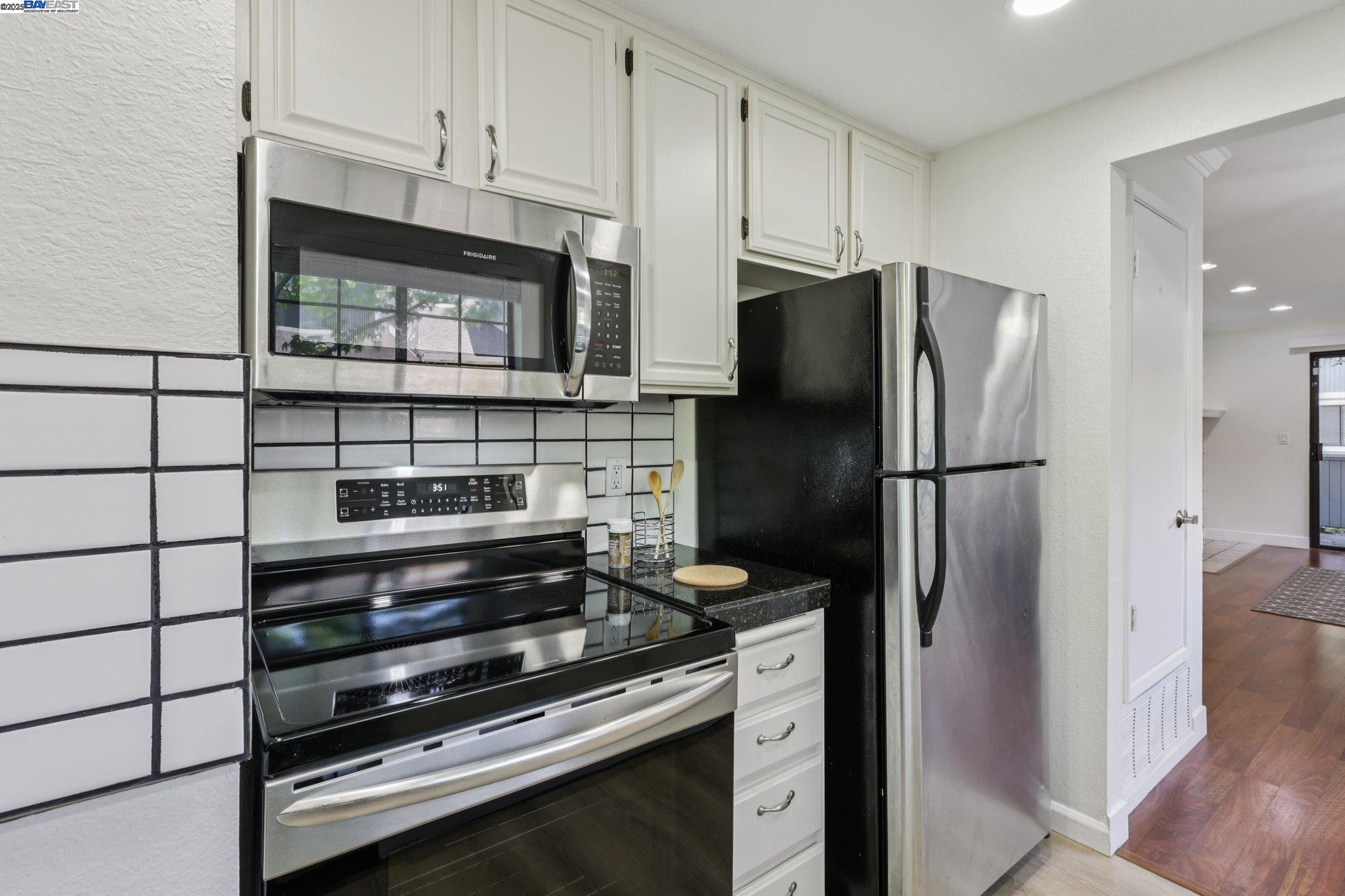 Photo #8: 41100440 Listing: Photo #8
