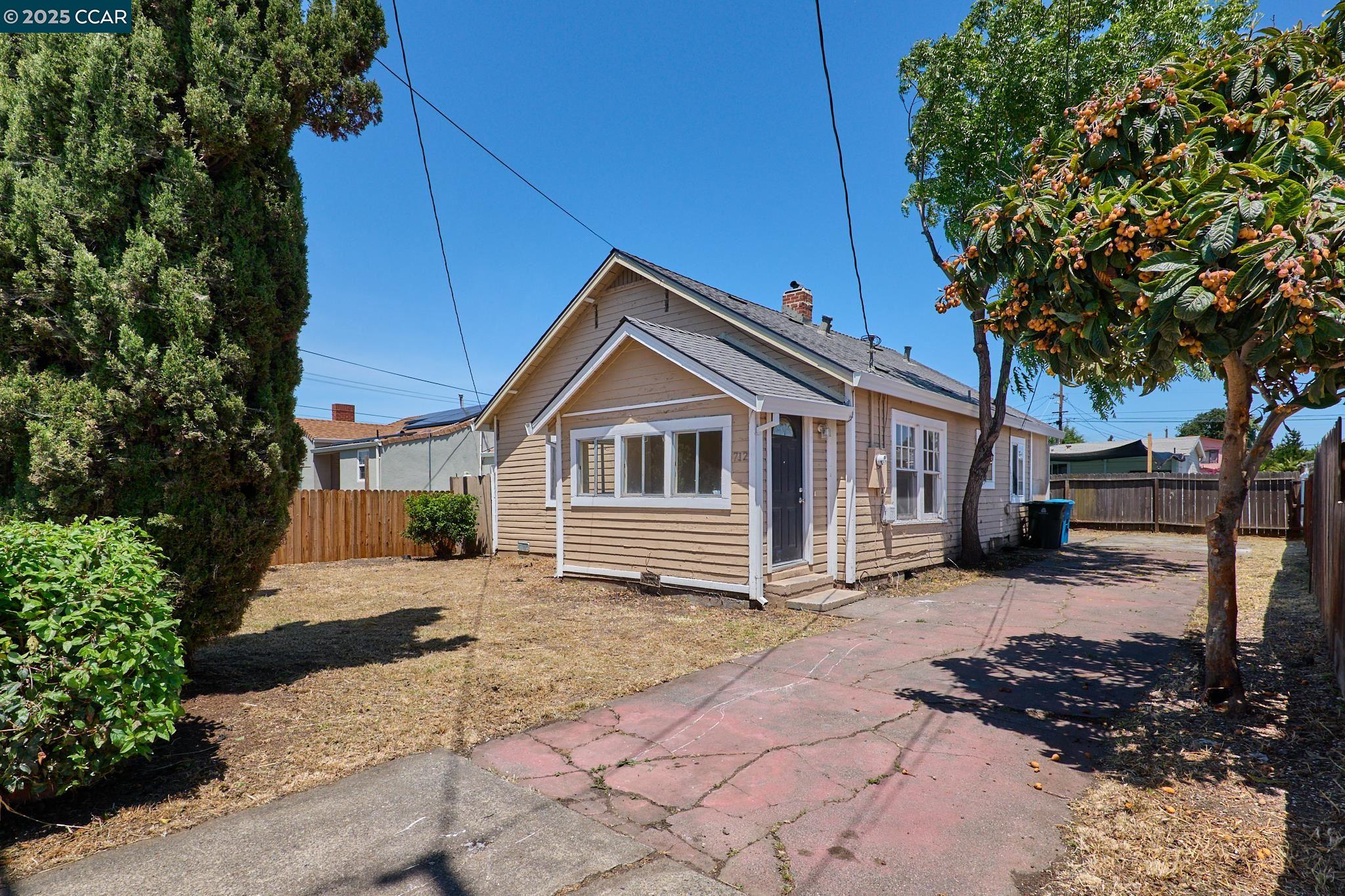 Detail Gallery Image 1 of 1 For 712 Springs Rd, Vallejo,  CA 94590 - 2 Beds | 1 Baths