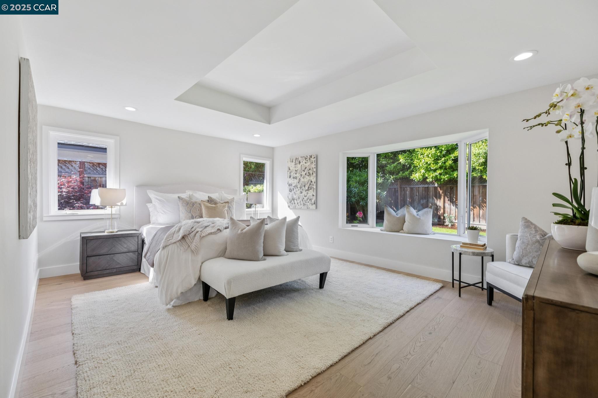 Detail Gallery Image 17 of 36 For 241 E Creek Dr, Menlo Park,  CA 94025 - 3 Beds | 2/1 Baths