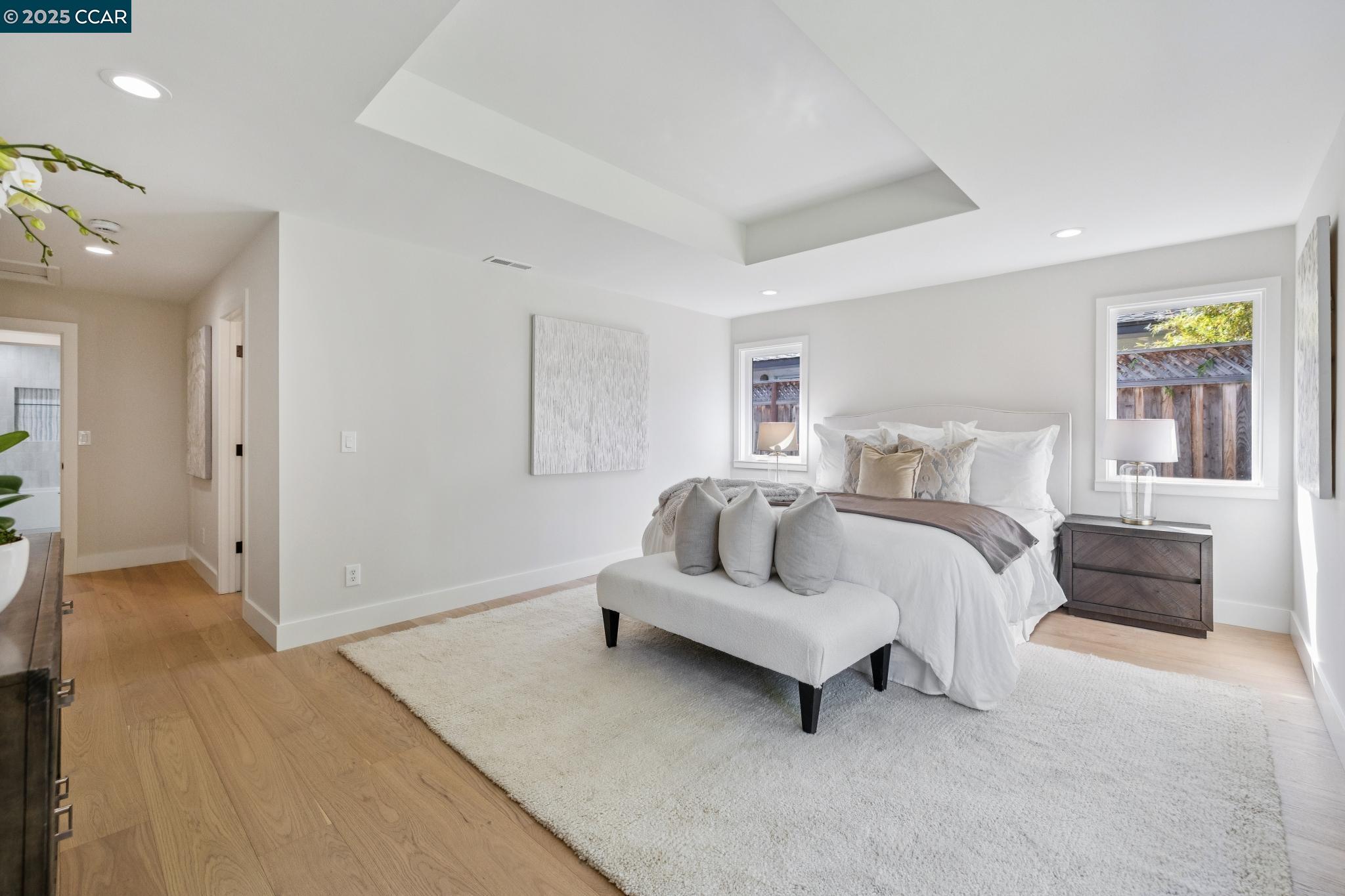 Detail Gallery Image 18 of 36 For 241 E Creek Dr, Menlo Park,  CA 94025 - 3 Beds | 2/1 Baths