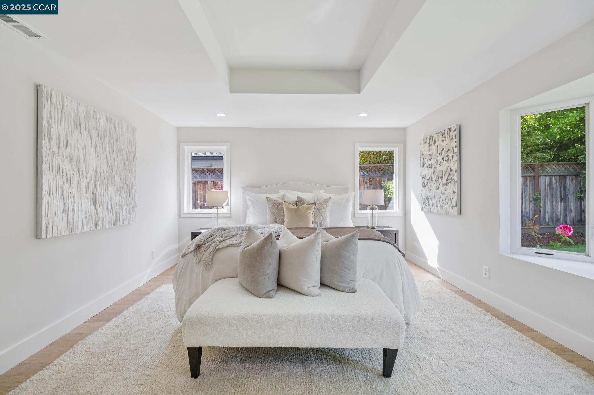 Detail Gallery Image 19 of 36 For 241 E Creek Dr, Menlo Park,  CA 94025 - 3 Beds | 2/1 Baths