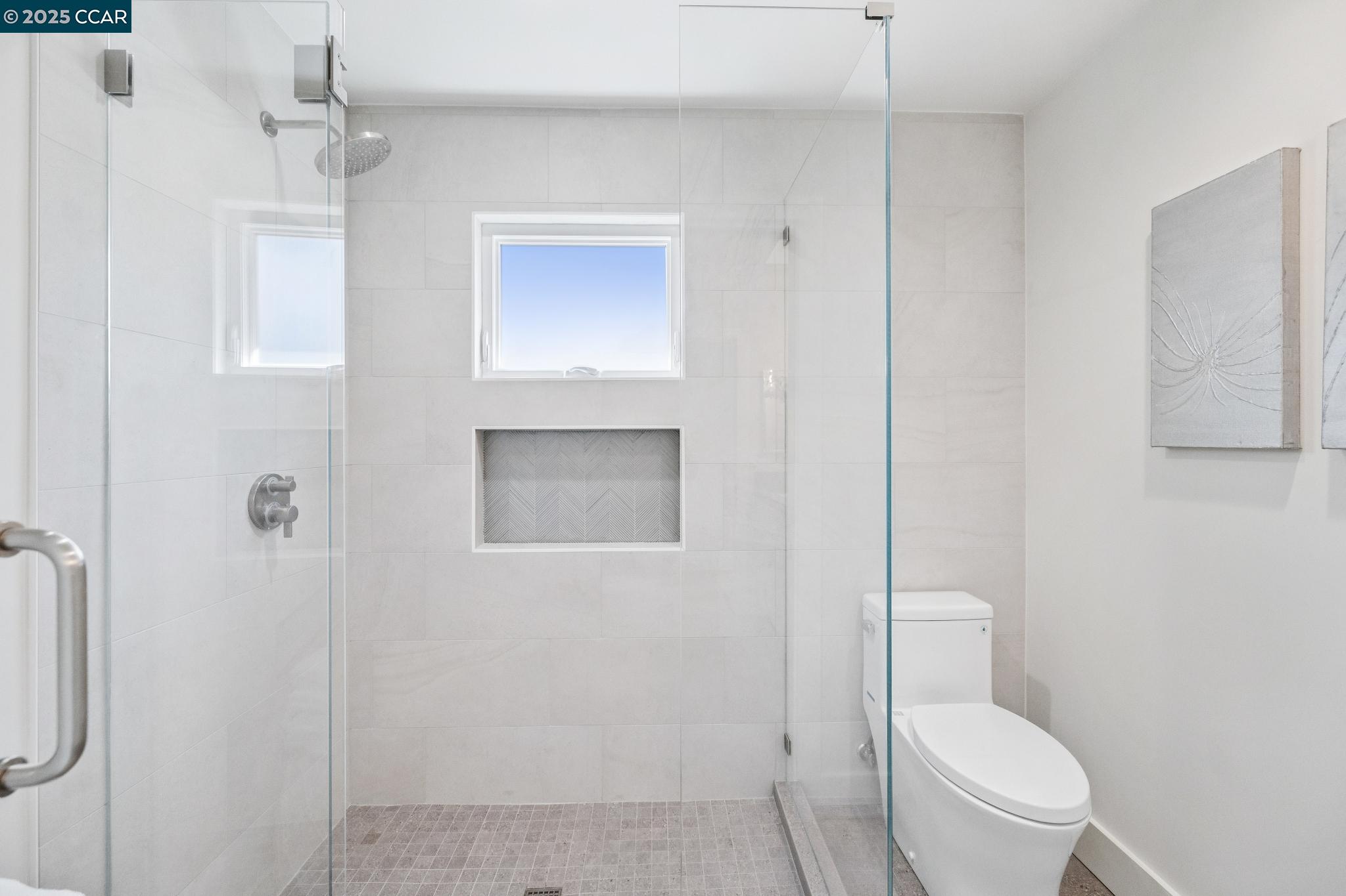 Detail Gallery Image 21 of 36 For 241 E Creek Dr, Menlo Park,  CA 94025 - 3 Beds | 2/1 Baths