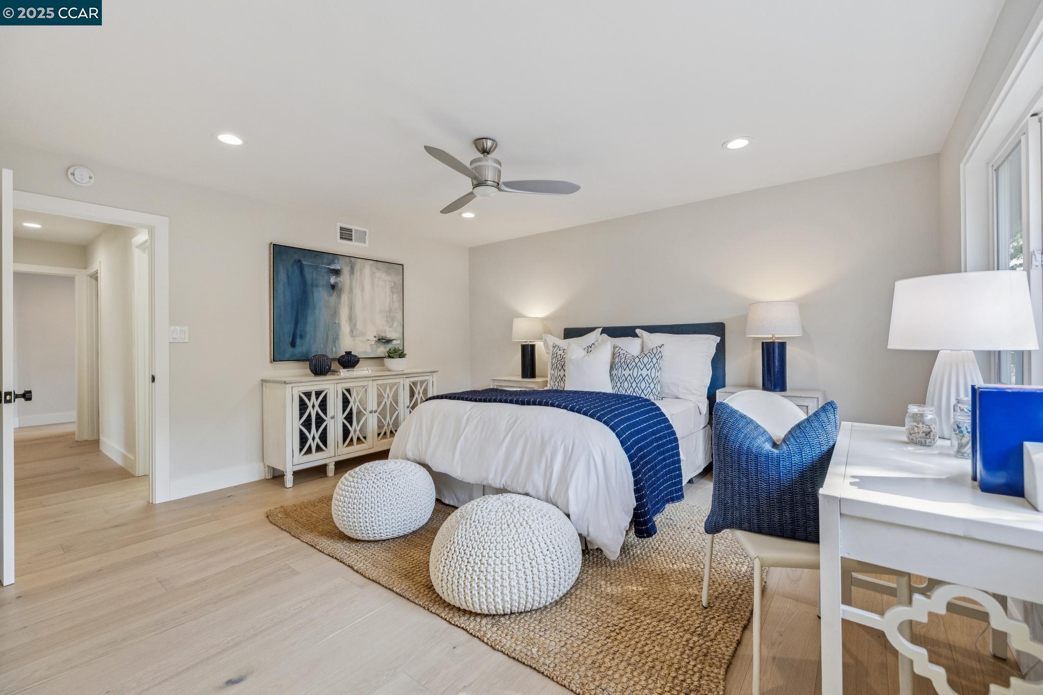 Detail Gallery Image 24 of 36 For 241 E Creek Dr, Menlo Park,  CA 94025 - 3 Beds | 2/1 Baths