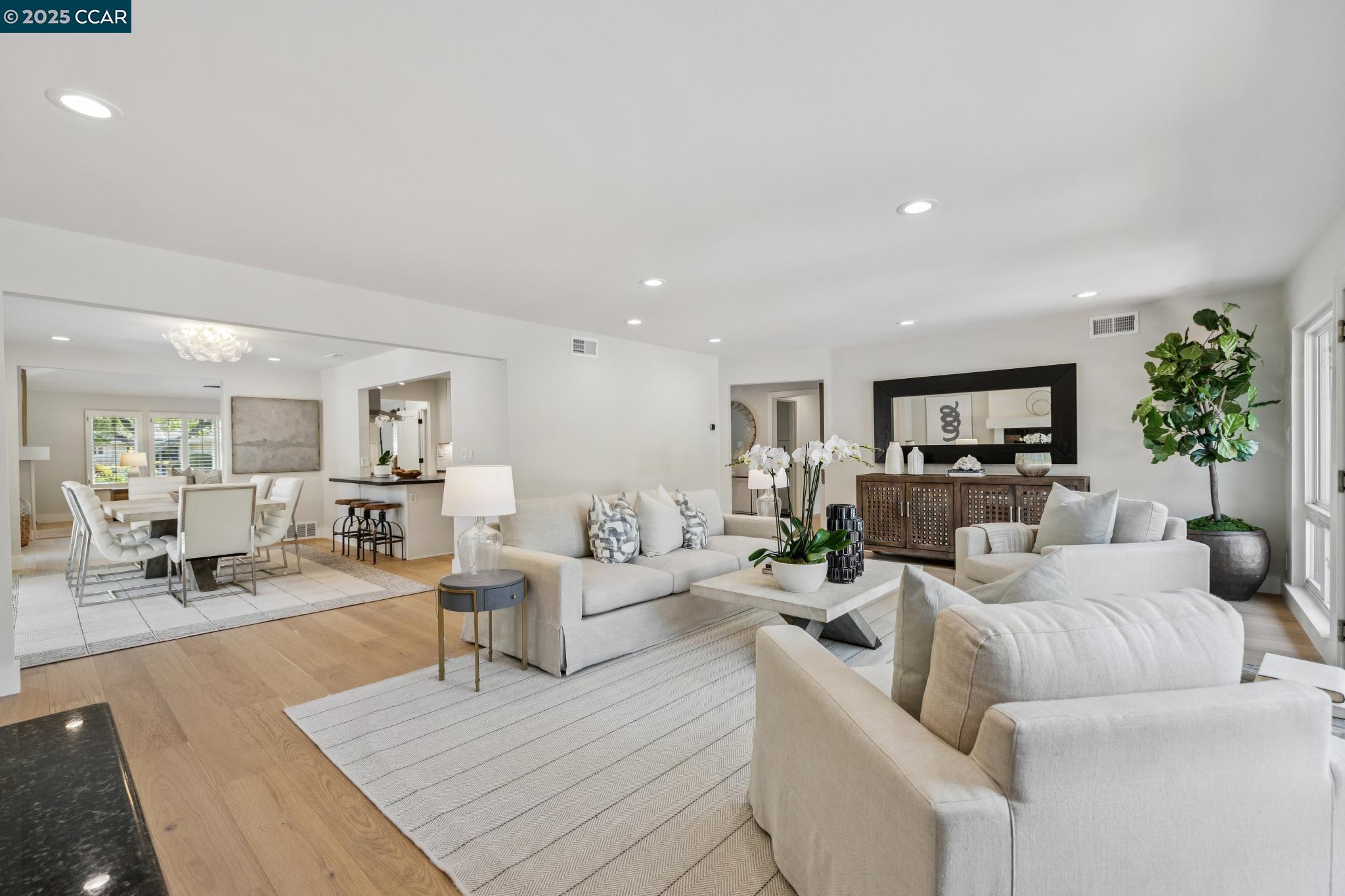 Detail Gallery Image 7 of 36 For 241 E Creek Dr, Menlo Park,  CA 94025 - 3 Beds | 2/1 Baths