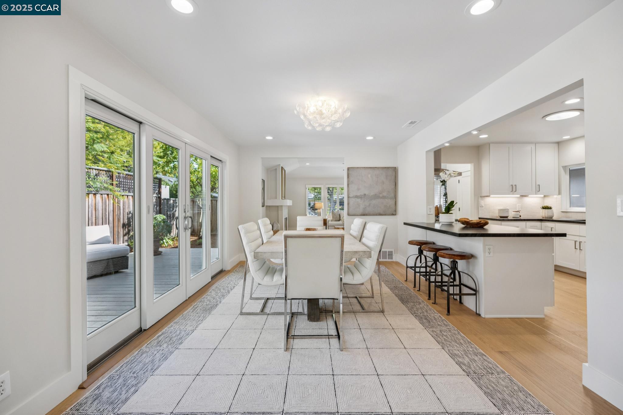 Detail Gallery Image 8 of 36 For 241 E Creek Dr, Menlo Park,  CA 94025 - 3 Beds | 2/1 Baths