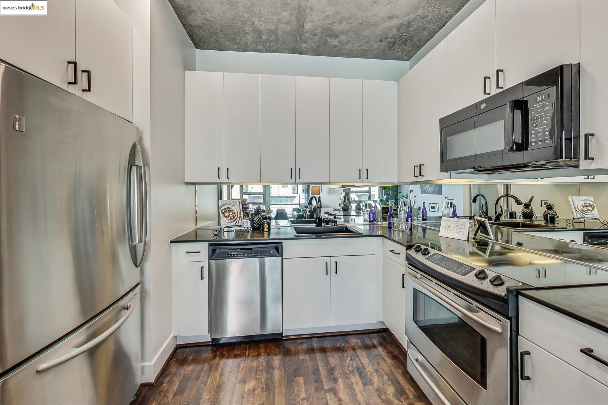 311 Oak St # 703, Oakland, California 94607, 1 Bedroom Bedrooms, 2 Rooms Rooms,1 BathroomBathrooms,Residential Lease,For Rent,311 Oak St # 703,41100466