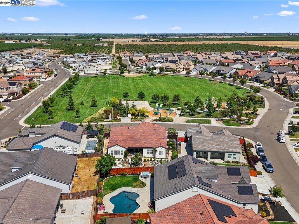 Detail Gallery Image 31 of 36 For 1385 Mirassou Dr, Manteca,  CA 95337 - 4 Beds | 3/1 Baths