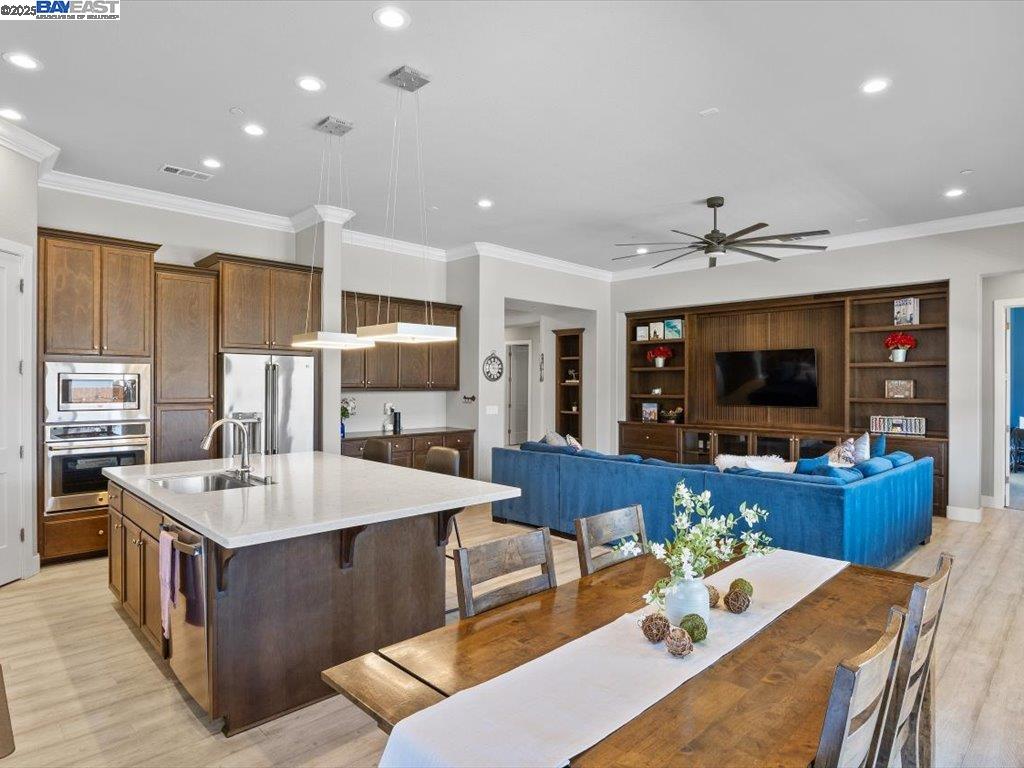 Detail Gallery Image 6 of 36 For 1385 Mirassou Dr, Manteca,  CA 95337 - 4 Beds | 3/1 Baths