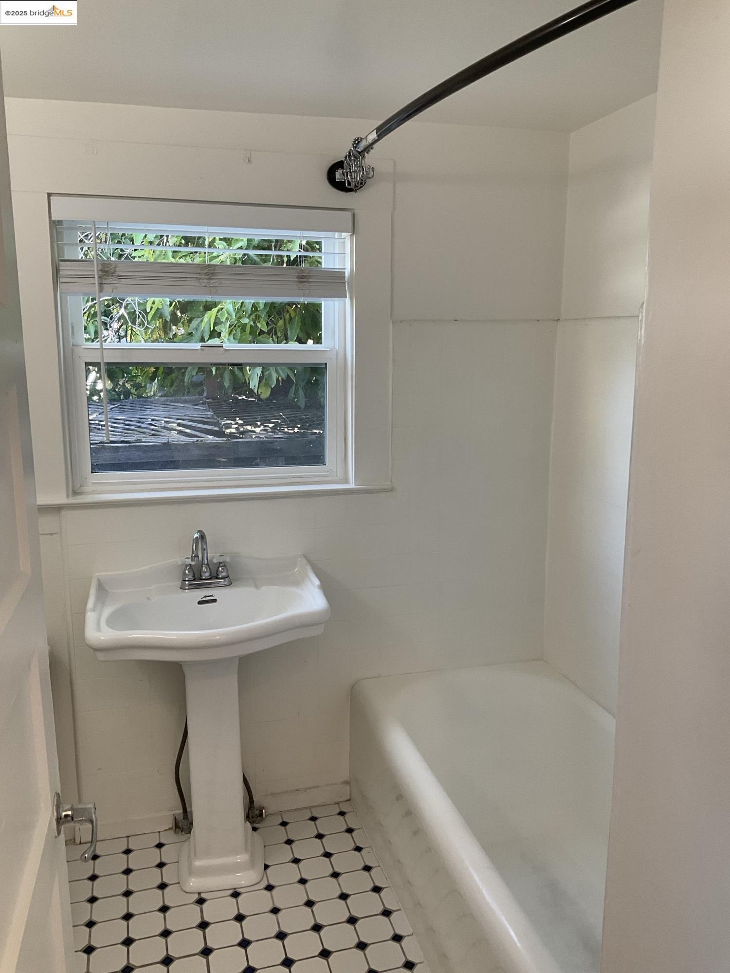 512 E St. # C, Antioch, California 94509, 2 Bedrooms Bedrooms, 5 Rooms Rooms,1 BathroomBathrooms,Residential Lease,For Rent,512 E St. # C,41100471