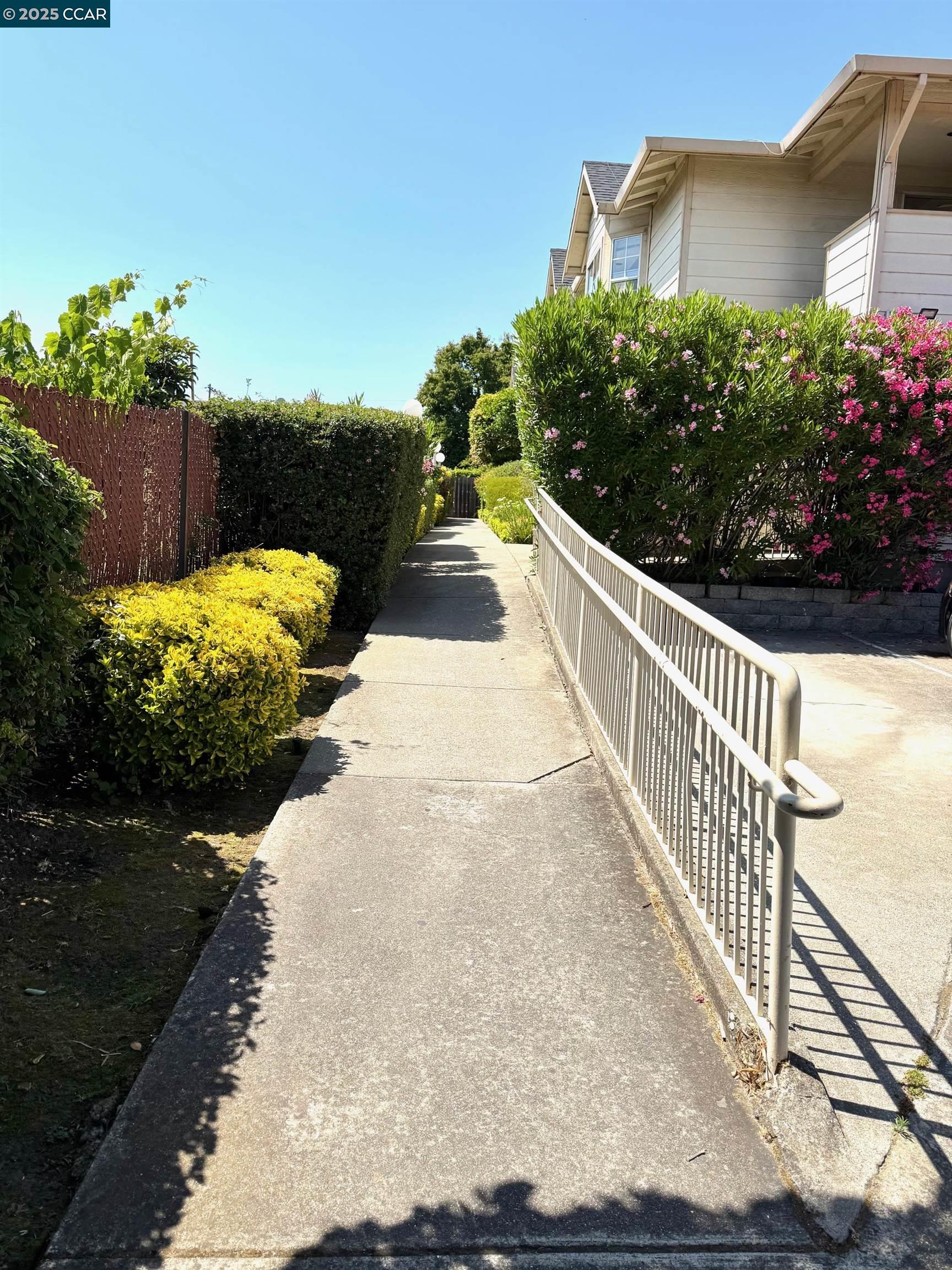 Photo #3: 41100477 Listing 