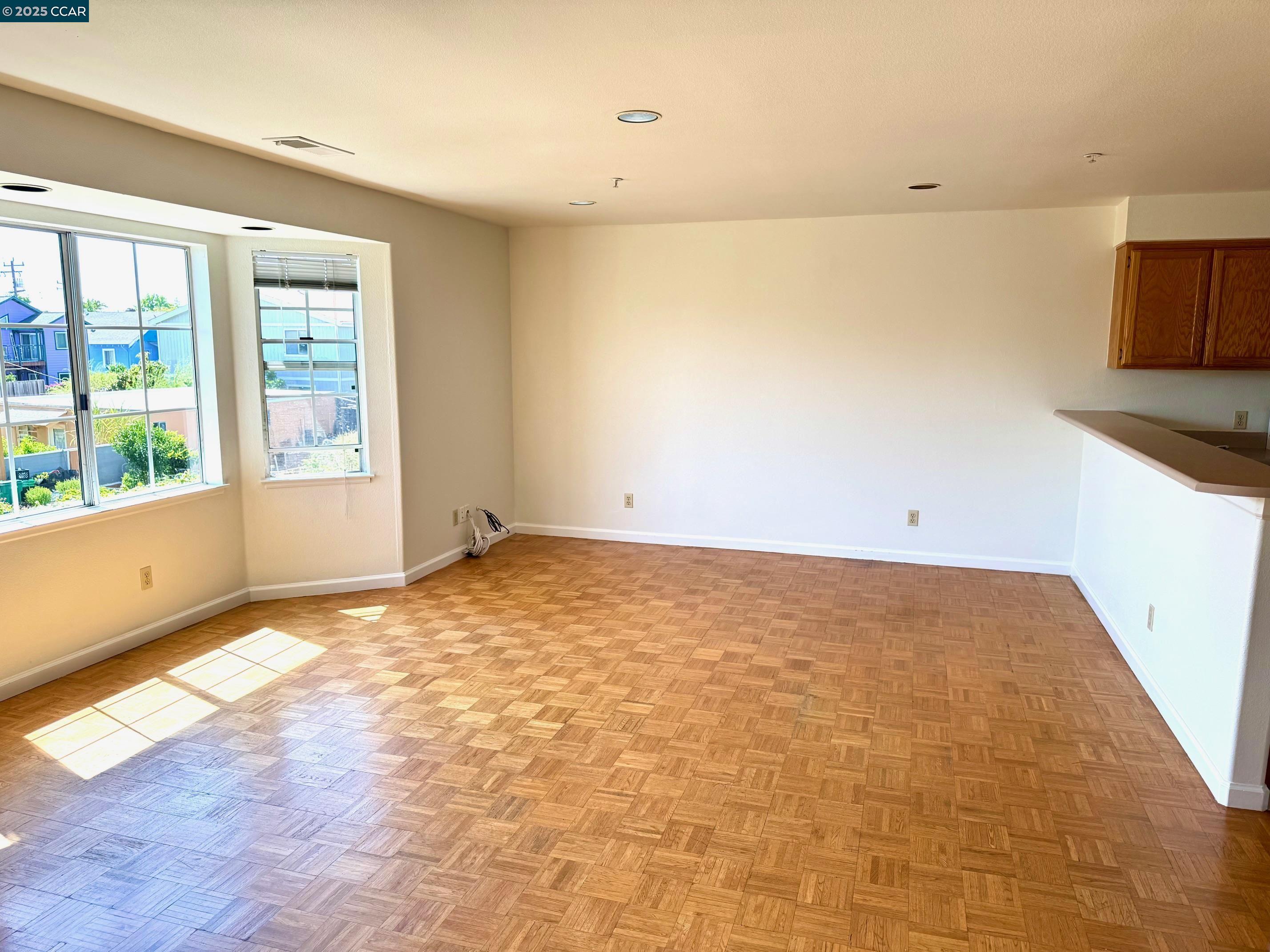Photo #6: 41100477 Listing 