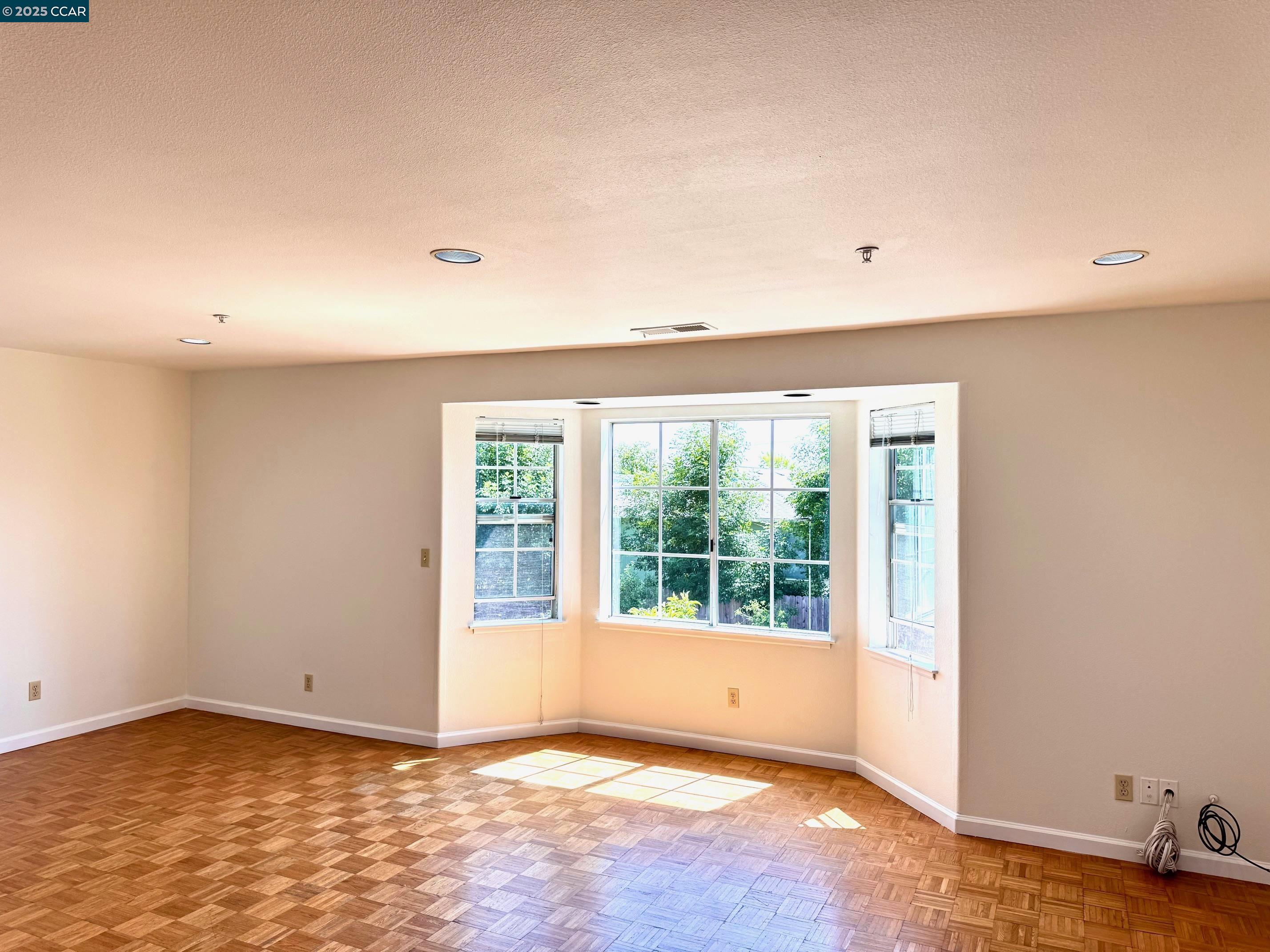 Photo #7: 41100477 Listing: Photo #7
