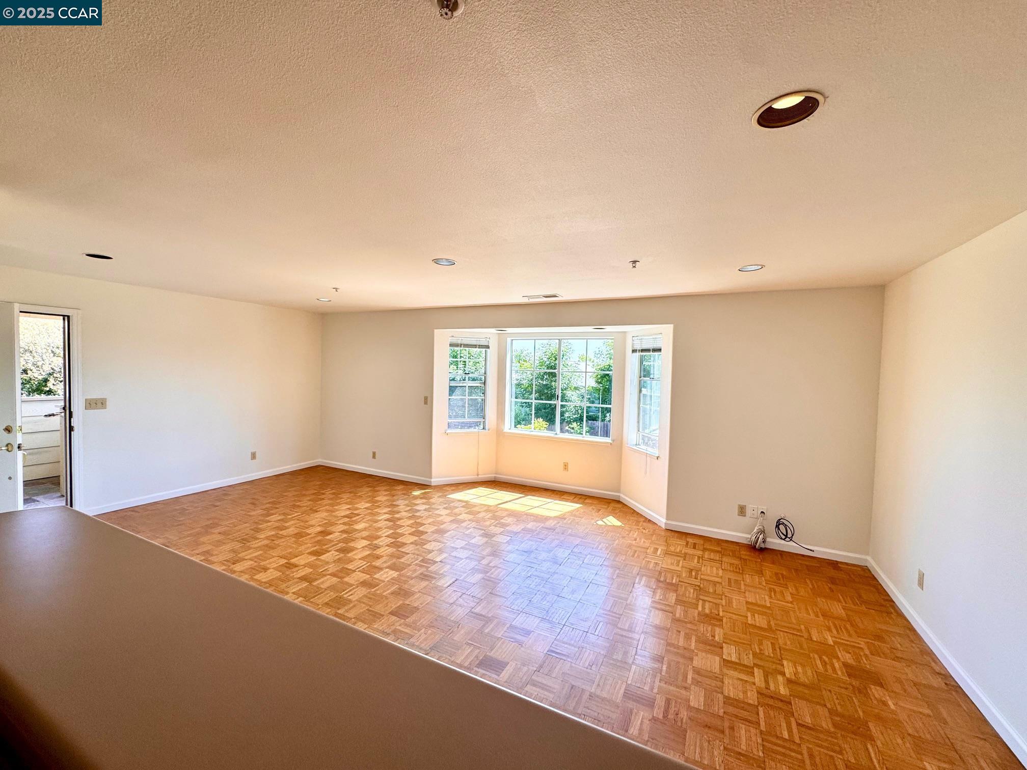 Photo #8: 41100477 Listing: Photo #8