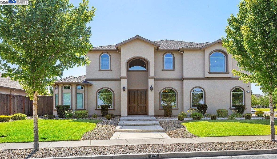 Detail Gallery Image 1 of 54 For 4121 Country Walk Lane, Turlock,  CA 95382 - 4 Beds | 4/1 Baths