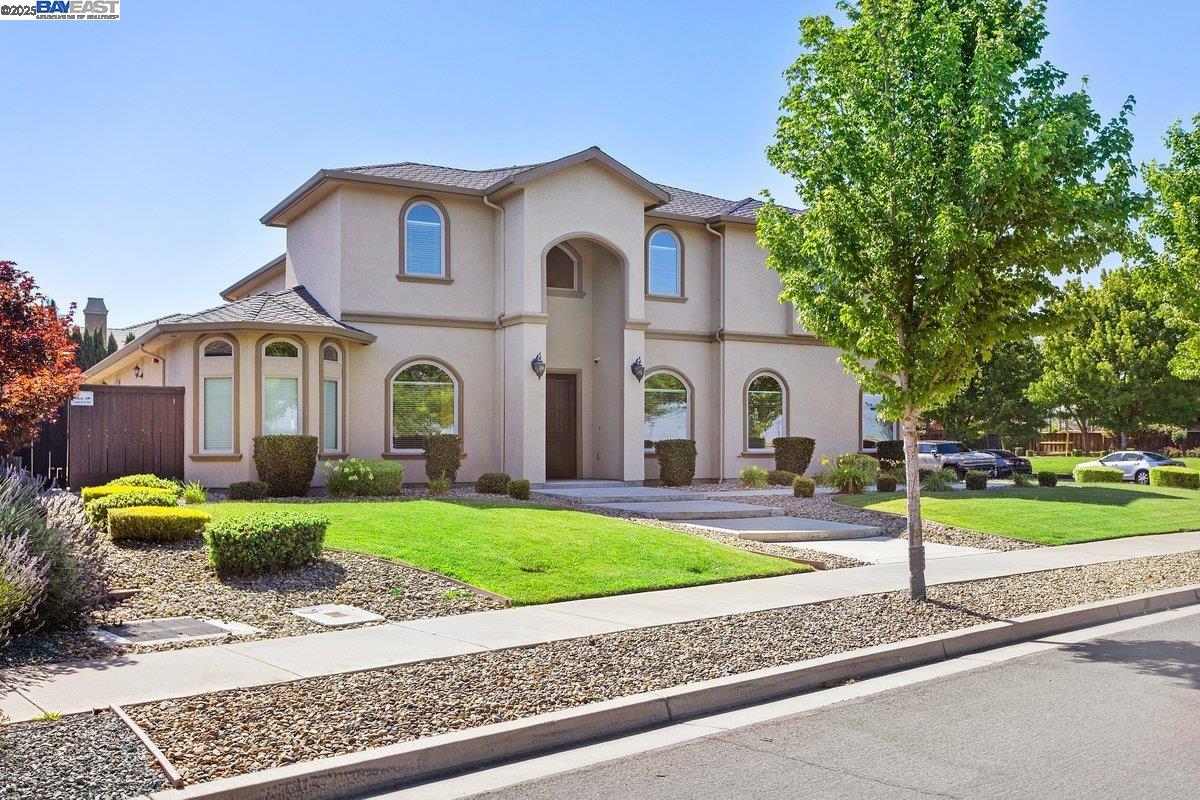 Detail Gallery Image 3 of 54 For 4121 Country Walk Lane, Turlock,  CA 95382 - 4 Beds | 4/1 Baths