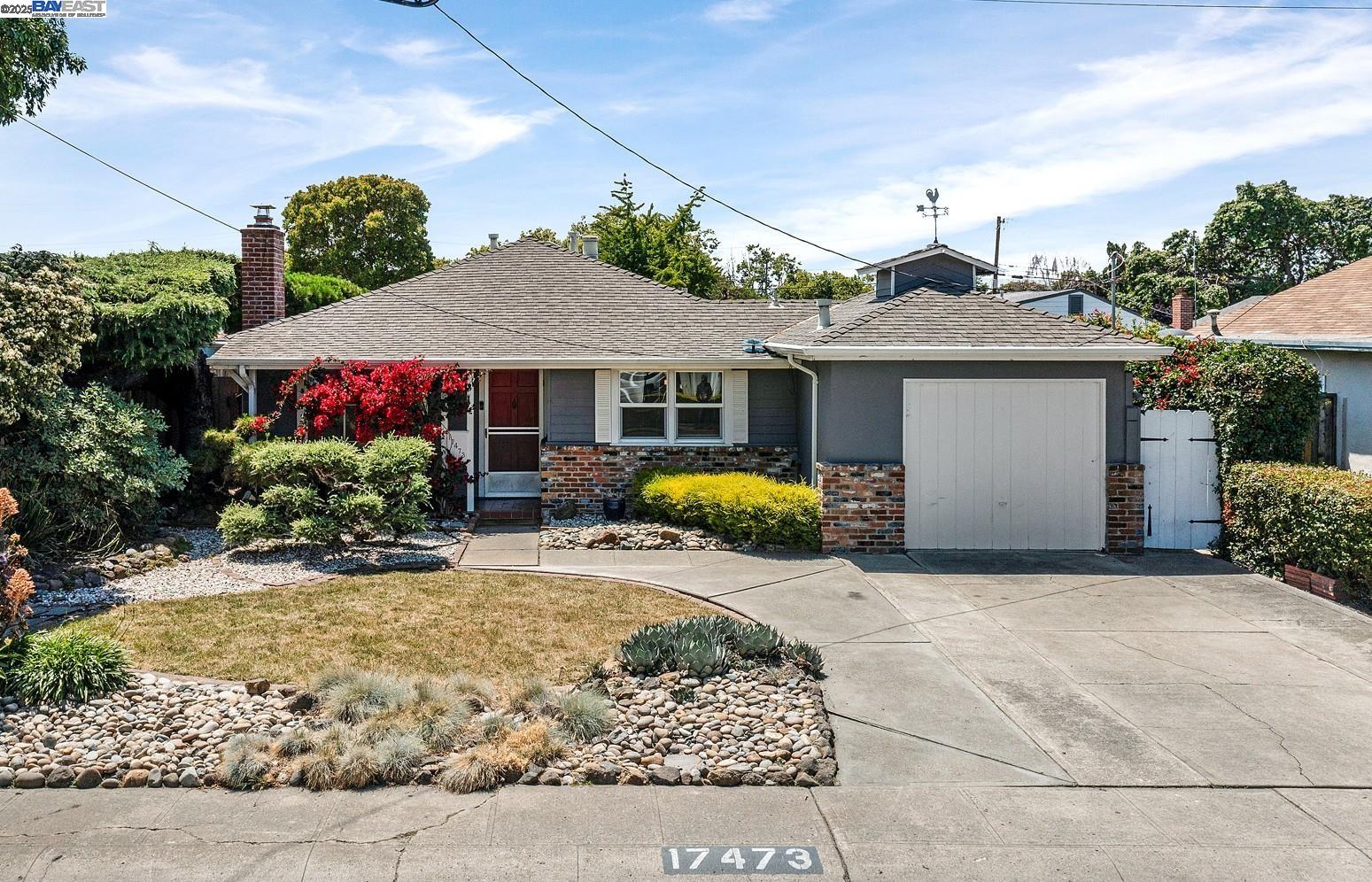 Detail Gallery Image 1 of 1 For 17473 via Alamitos, San Lorenzo,  CA 94580 - 2 Beds | 1 Baths