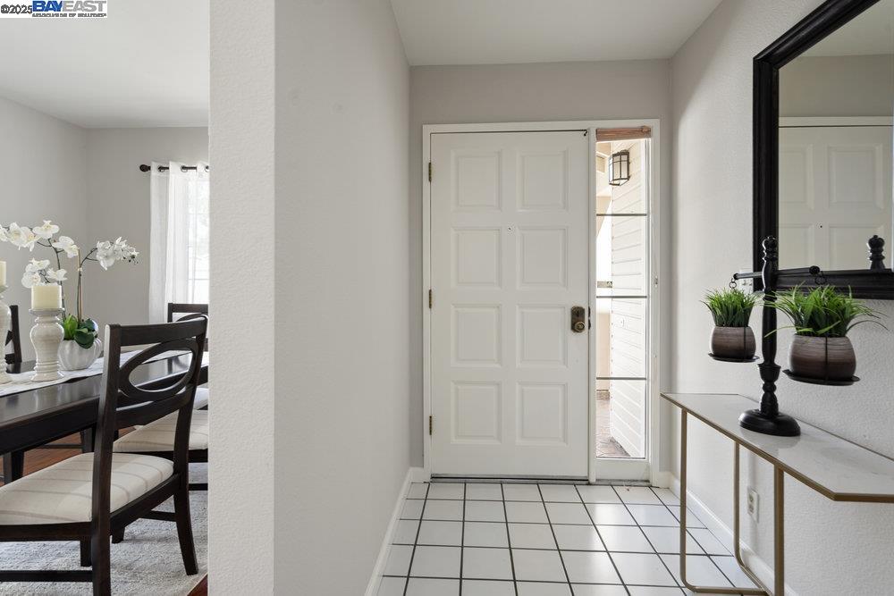 Detail Gallery Image 2 of 28 For 7740 Creekside Dr, Pleasanton,  CA 94588 - 3 Beds | 2/1 Baths