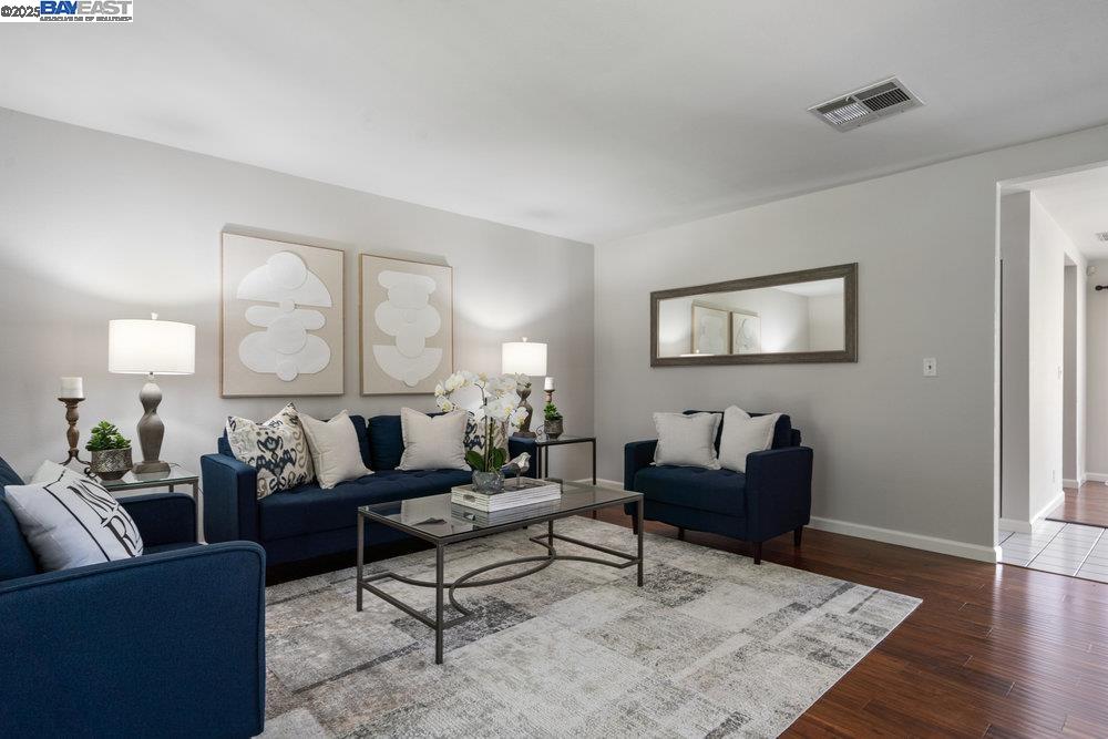 Detail Gallery Image 5 of 28 For 7740 Creekside Dr, Pleasanton,  CA 94588 - 3 Beds | 2/1 Baths