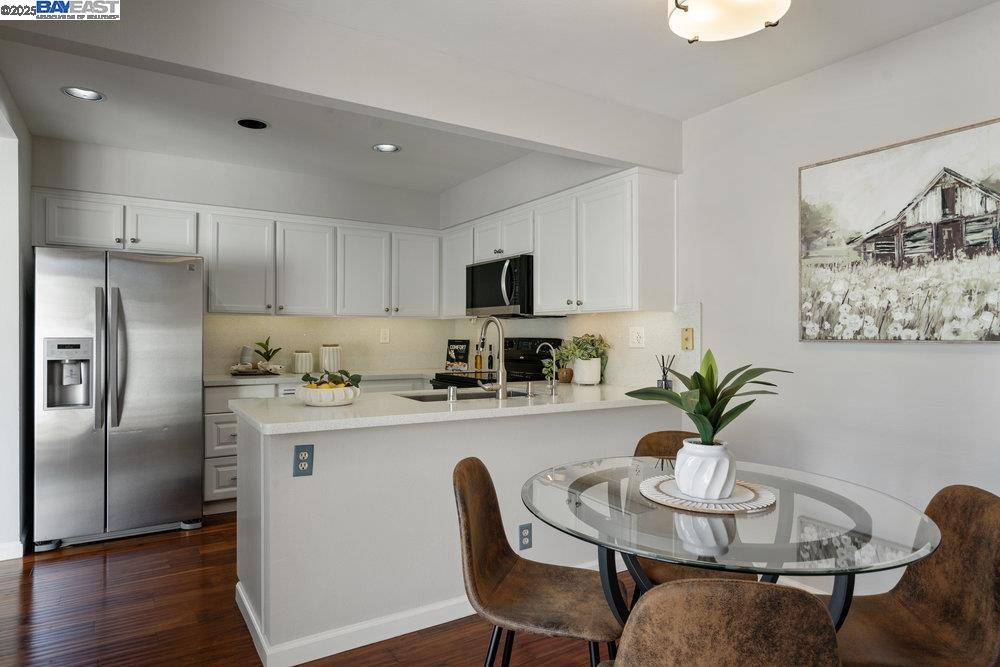 Detail Gallery Image 8 of 28 For 7740 Creekside Dr, Pleasanton,  CA 94588 - 3 Beds | 2/1 Baths
