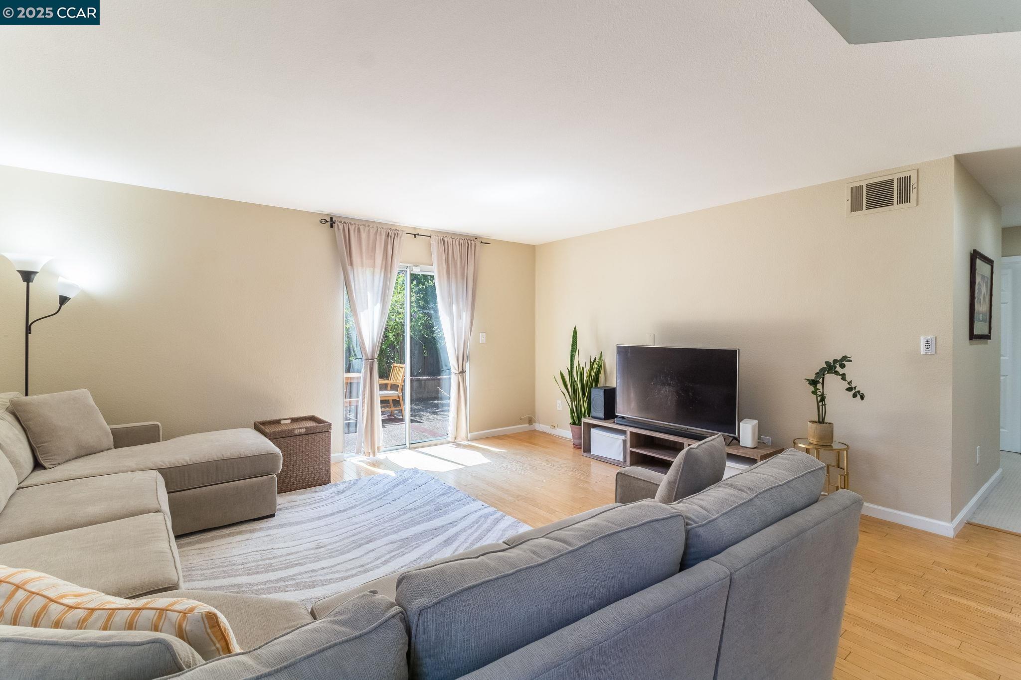 Detail Gallery Image 11 of 39 For 289 Crestview Ave, Martinez,  CA 94553 - 3 Beds | 2/1 Baths