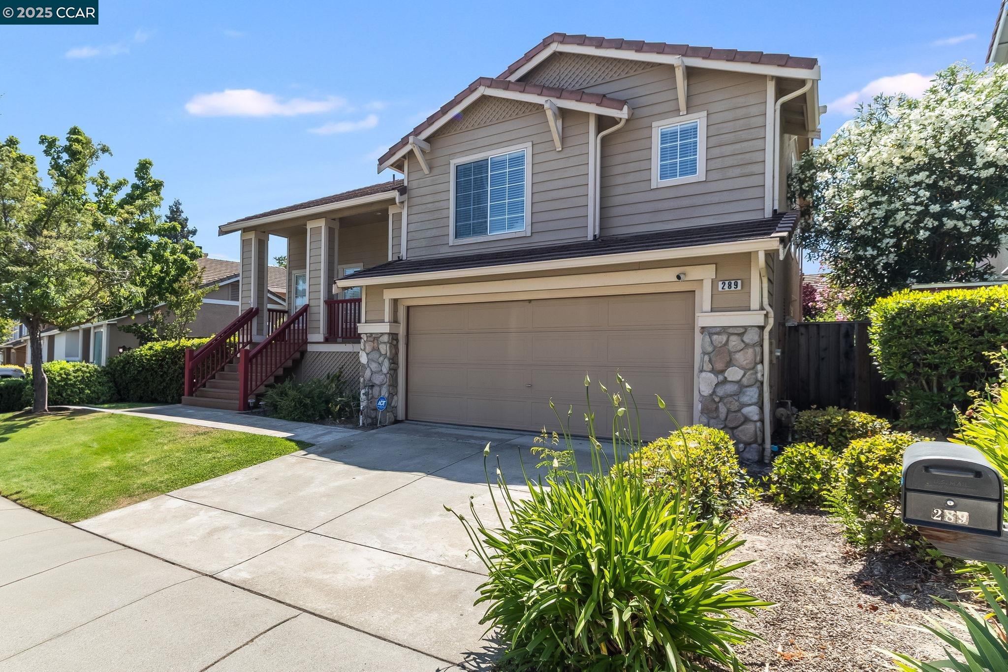 Detail Gallery Image 3 of 39 For 289 Crestview Ave, Martinez,  CA 94553 - 3 Beds | 2/1 Baths