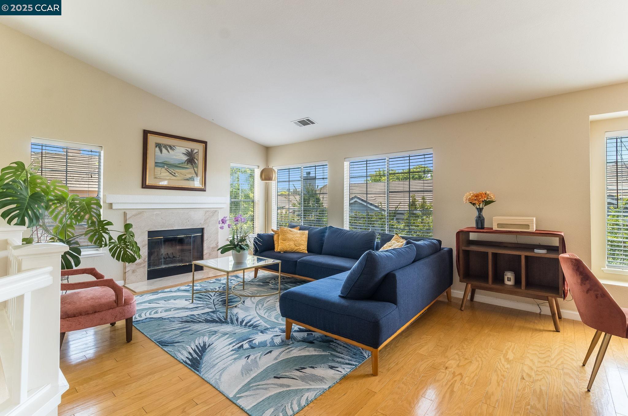 Detail Gallery Image 5 of 39 For 289 Crestview Ave, Martinez,  CA 94553 - 3 Beds | 2/1 Baths