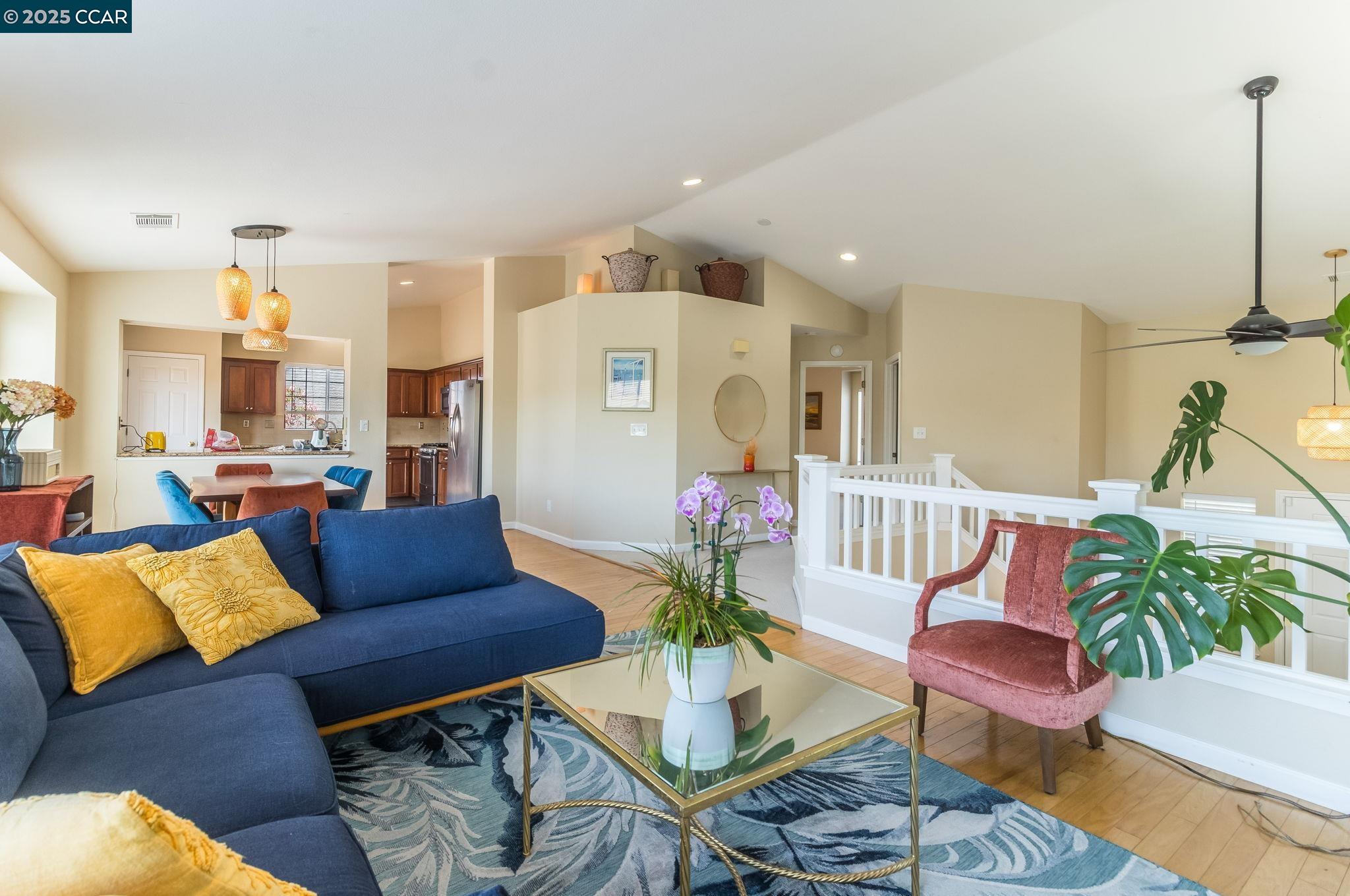Detail Gallery Image 6 of 39 For 289 Crestview Ave, Martinez,  CA 94553 - 3 Beds | 2/1 Baths