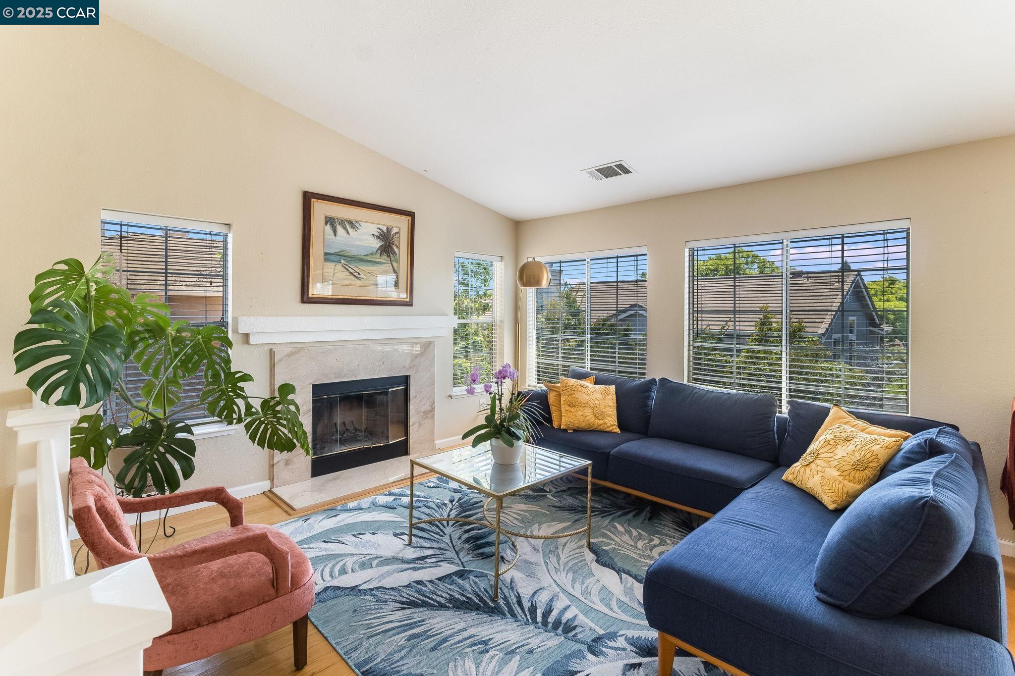 Detail Gallery Image 7 of 39 For 289 Crestview Ave, Martinez,  CA 94553 - 3 Beds | 2/1 Baths
