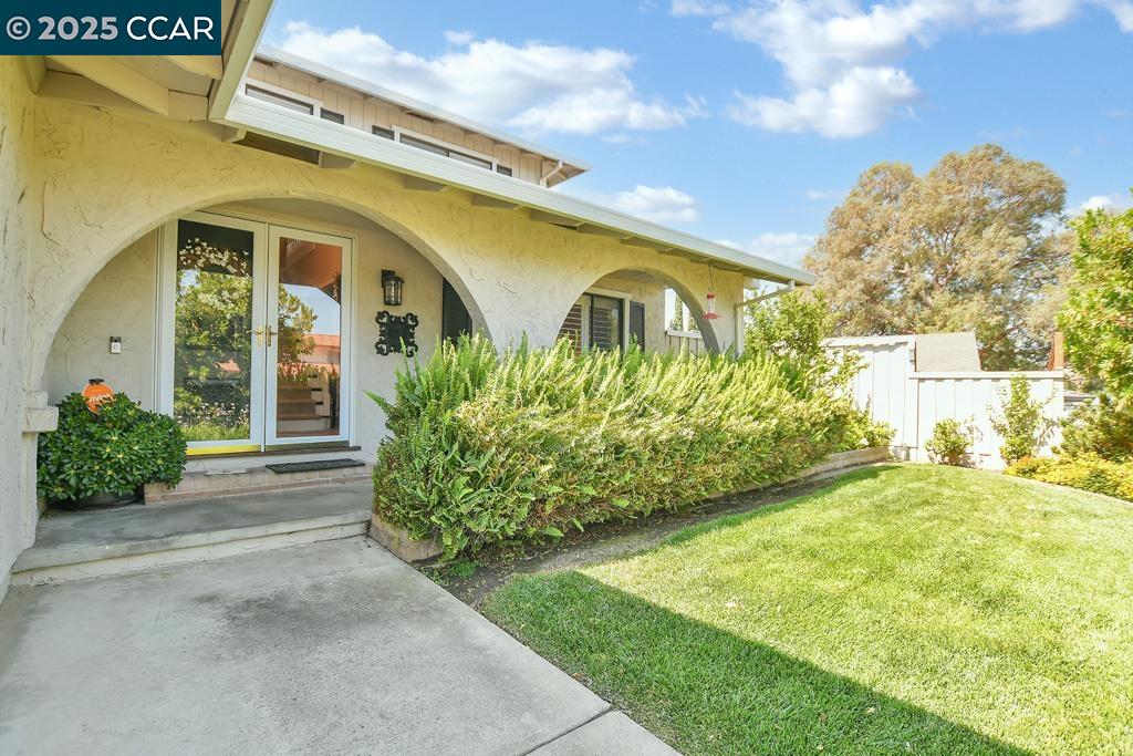 Detail Gallery Image 4 of 43 For 308 Bluerock Drive, Antioch,  CA 94509 - 3 Beds | 2/1 Baths