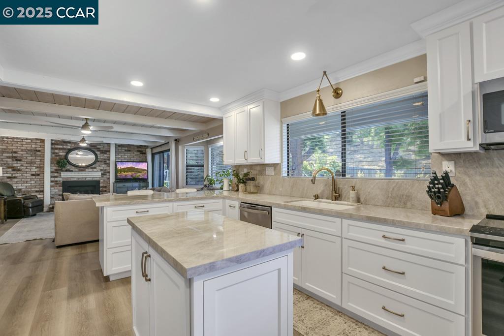 Detail Gallery Image 9 of 43 For 308 Bluerock Drive, Antioch,  CA 94509 - 3 Beds | 2/1 Baths