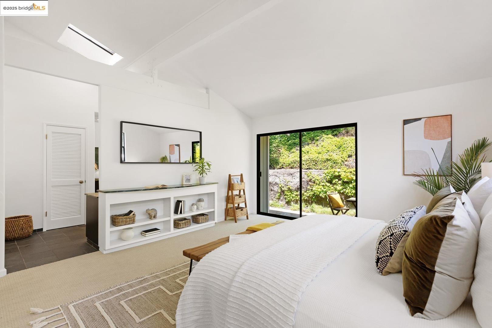 Detail Gallery Image 17 of 52 For 151 La Espiral, Orinda,  CA 94563 - 4 Beds | 2 Baths