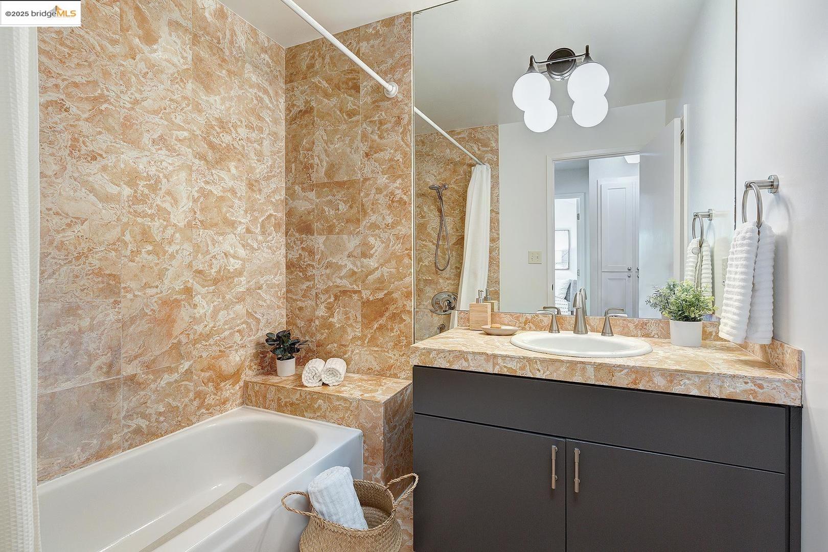Detail Gallery Image 23 of 52 For 151 La Espiral, Orinda,  CA 94563 - 4 Beds | 2 Baths