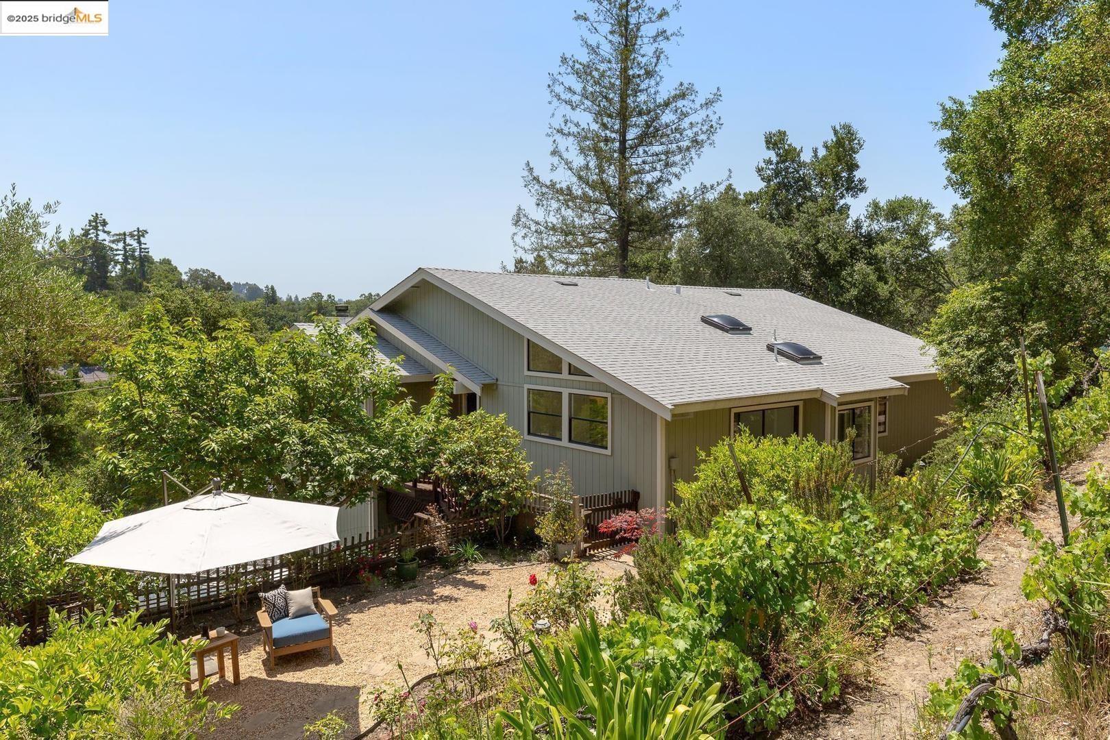 Detail Gallery Image 29 of 52 For 151 La Espiral, Orinda,  CA 94563 - 4 Beds | 2 Baths