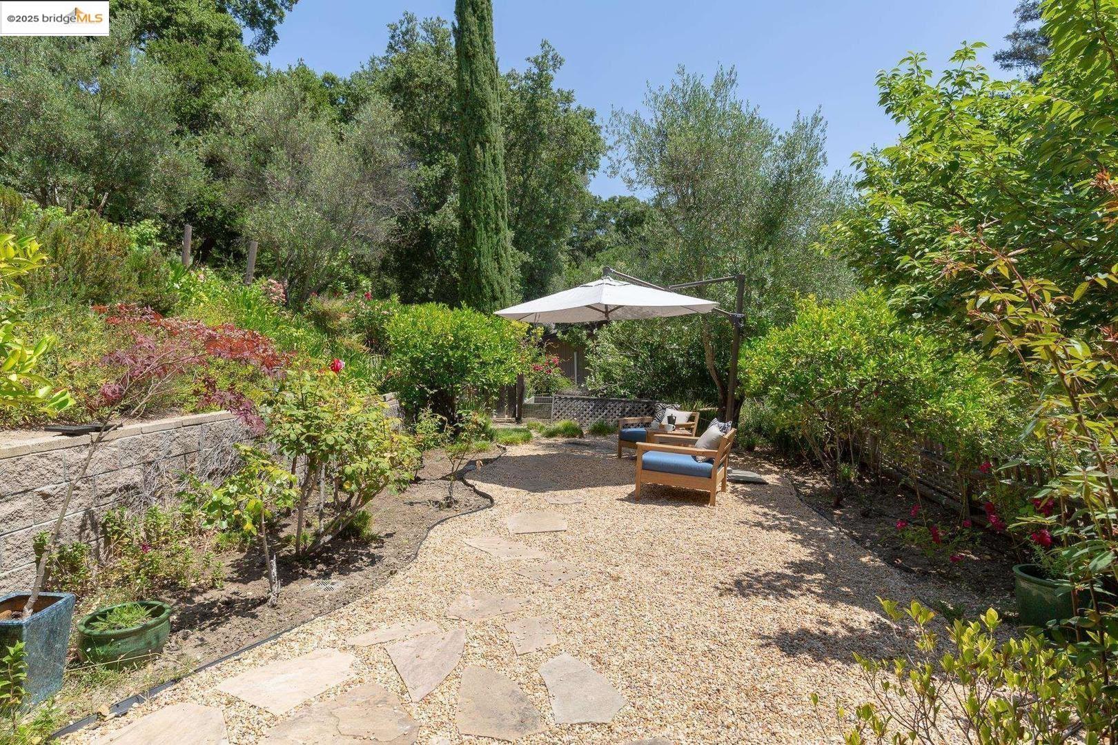 Detail Gallery Image 31 of 52 For 151 La Espiral, Orinda,  CA 94563 - 4 Beds | 2 Baths