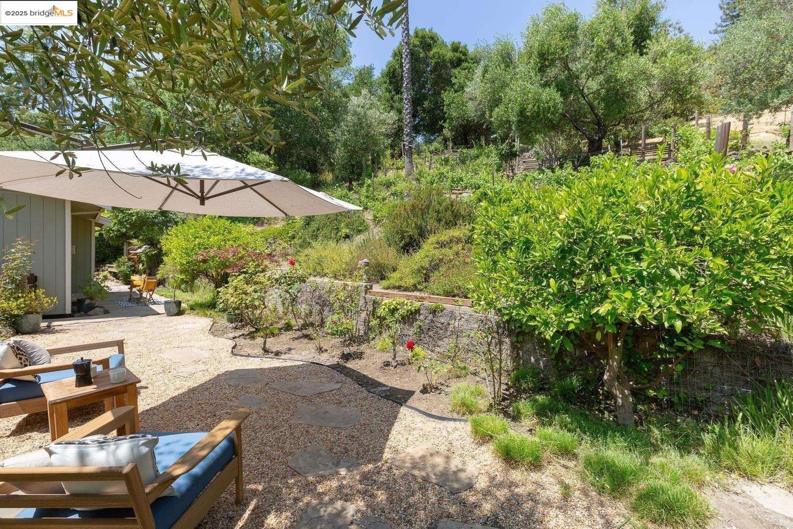 Detail Gallery Image 32 of 52 For 151 La Espiral, Orinda,  CA 94563 - 4 Beds | 2 Baths