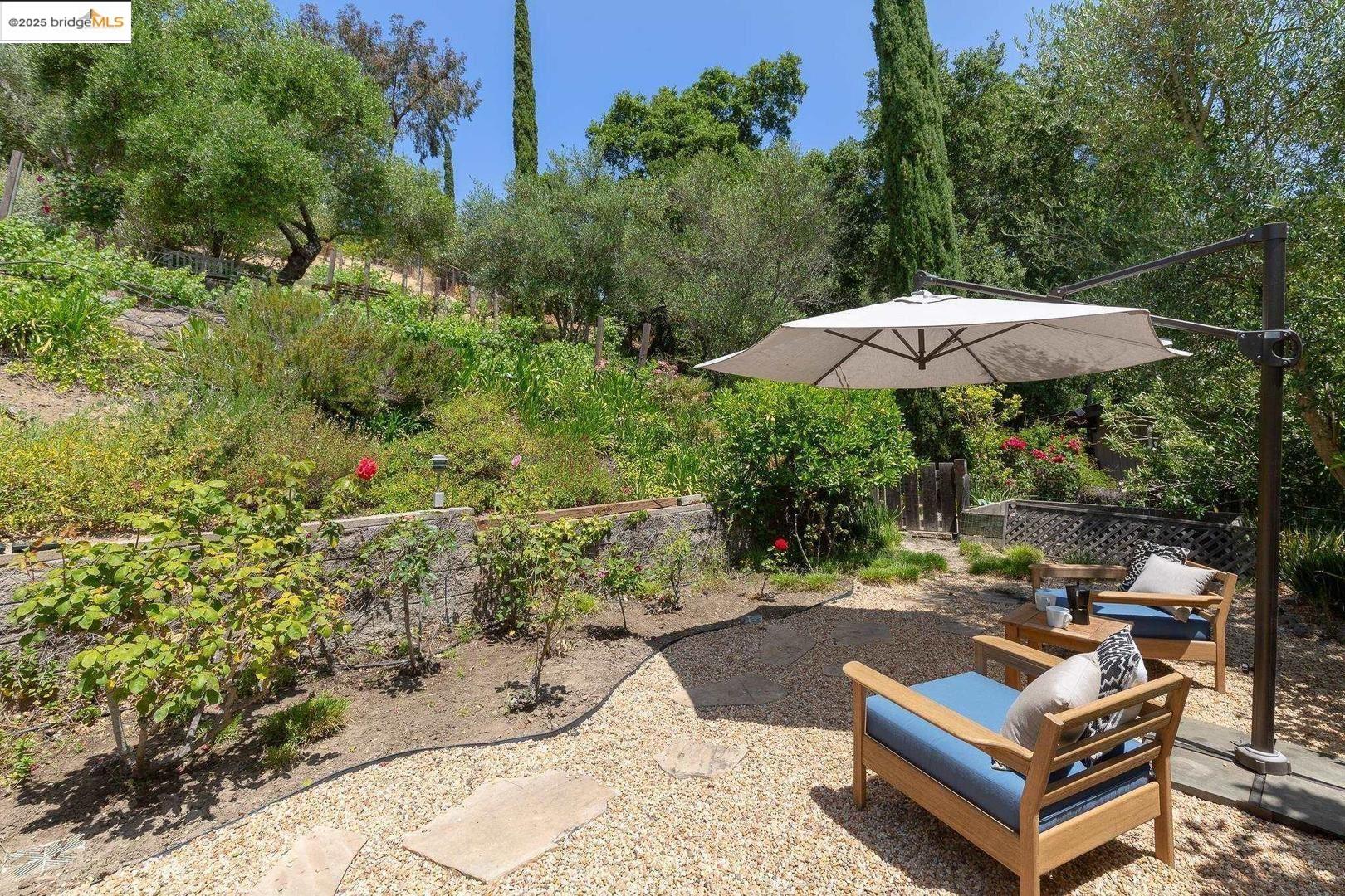 Detail Gallery Image 33 of 52 For 151 La Espiral, Orinda,  CA 94563 - 4 Beds | 2 Baths