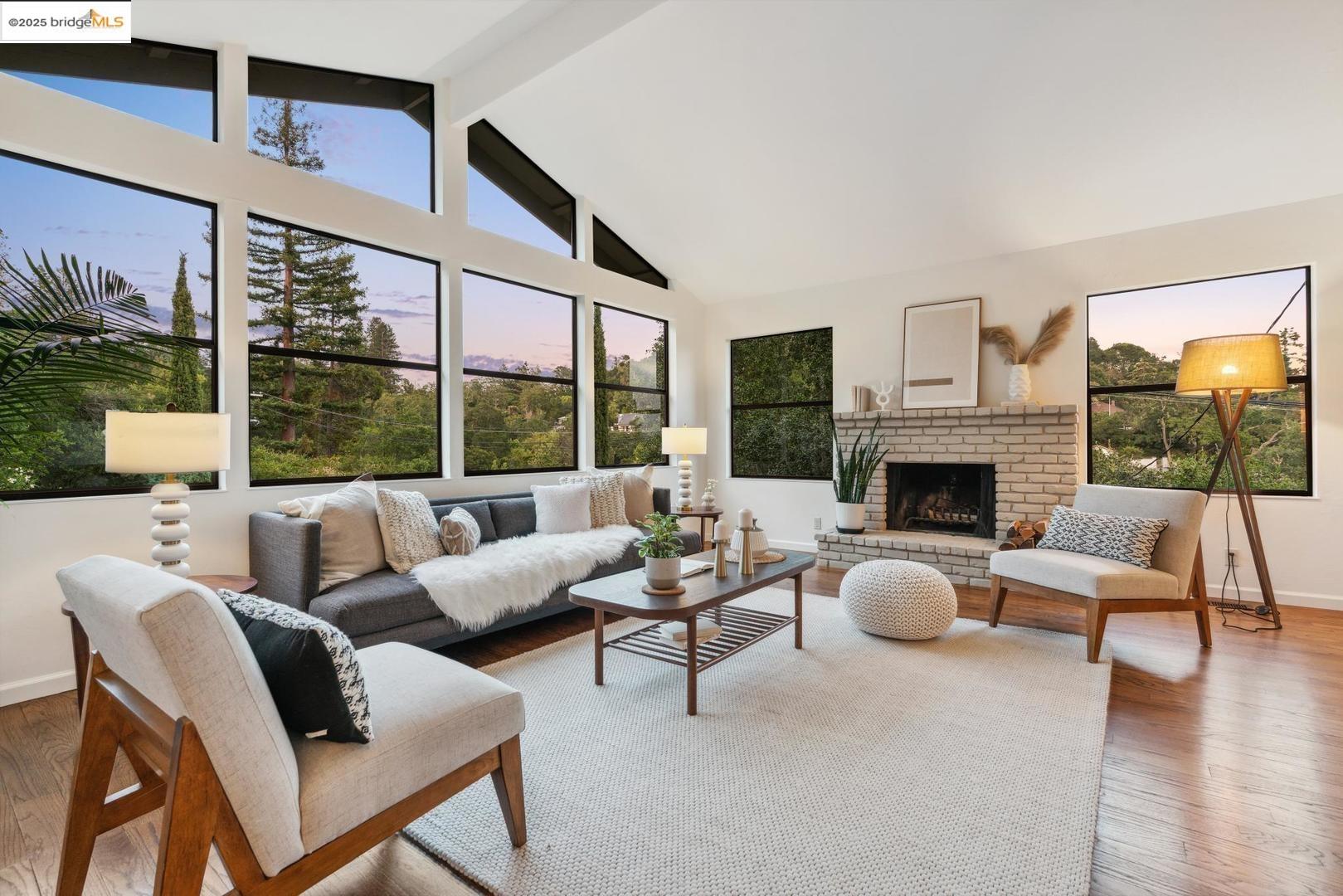Detail Gallery Image 5 of 52 For 151 La Espiral, Orinda,  CA 94563 - 4 Beds | 2 Baths