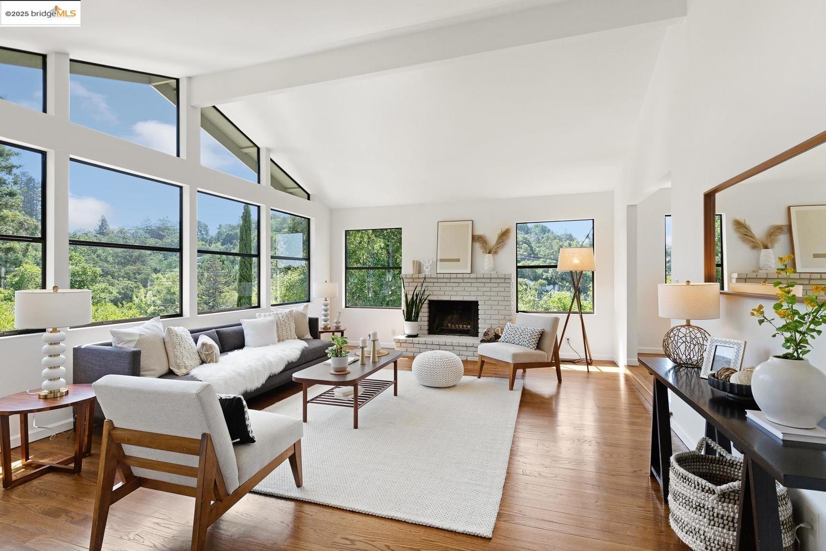 Detail Gallery Image 6 of 52 For 151 La Espiral, Orinda,  CA 94563 - 4 Beds | 2 Baths