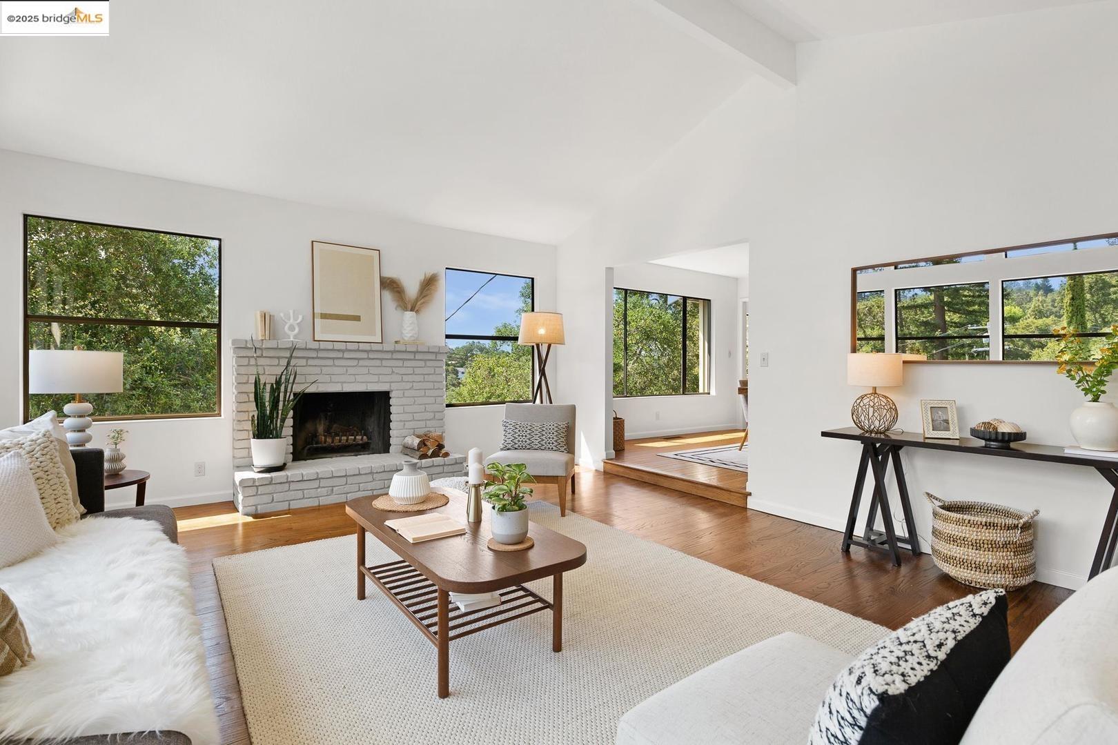 Detail Gallery Image 7 of 52 For 151 La Espiral, Orinda,  CA 94563 - 4 Beds | 2 Baths