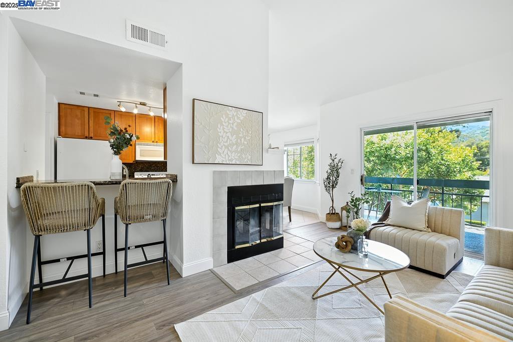 Detail Gallery Image 13 of 52 For 7860 Canyon Meadow Cir #H,  Pleasanton,  CA 94588 - 3 Beds | 2 Baths