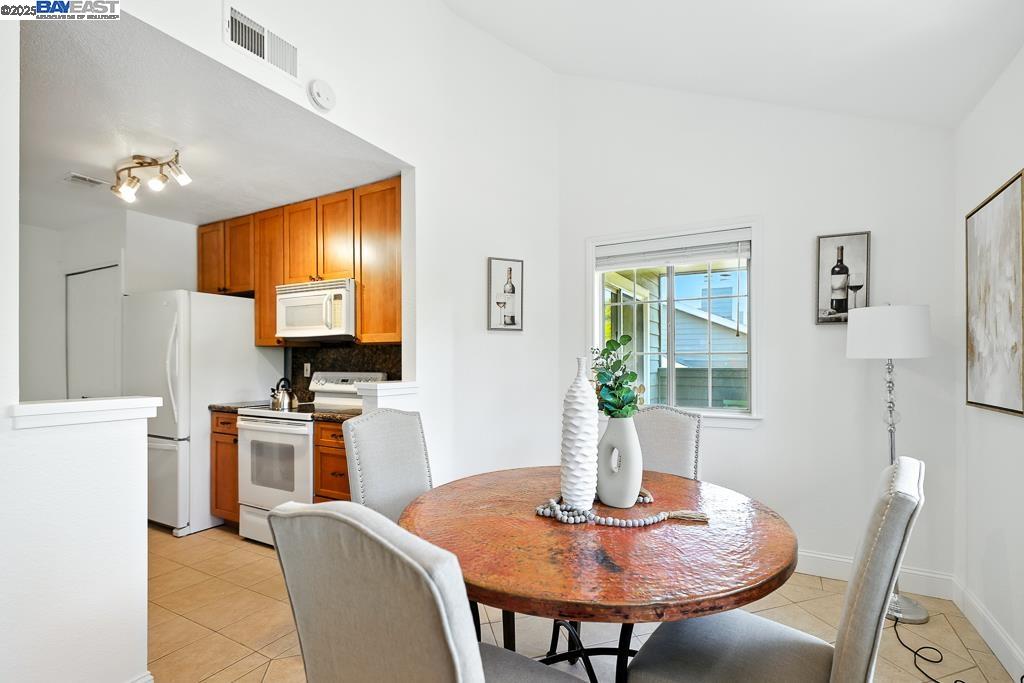 Detail Gallery Image 19 of 52 For 7860 Canyon Meadow Cir #H,  Pleasanton,  CA 94588 - 3 Beds | 2 Baths
