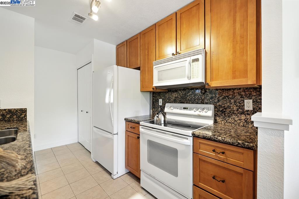 Detail Gallery Image 20 of 52 For 7860 Canyon Meadow Cir #H,  Pleasanton,  CA 94588 - 3 Beds | 2 Baths