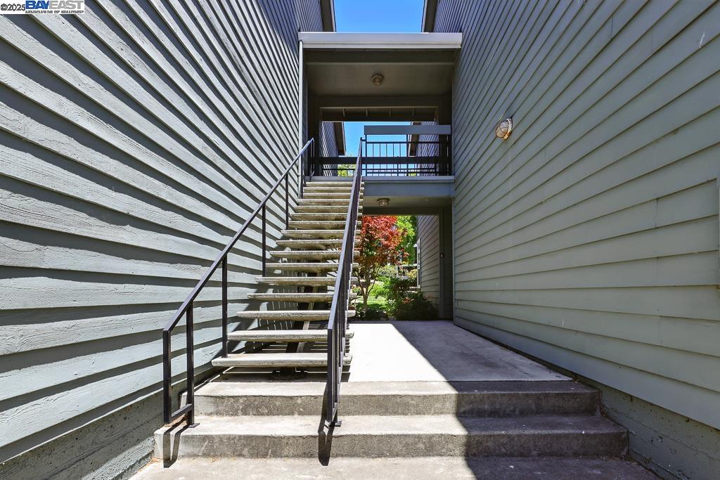 Detail Gallery Image 7 of 52 For 7860 Canyon Meadow Cir #H,  Pleasanton,  CA 94588 - 3 Beds | 2 Baths