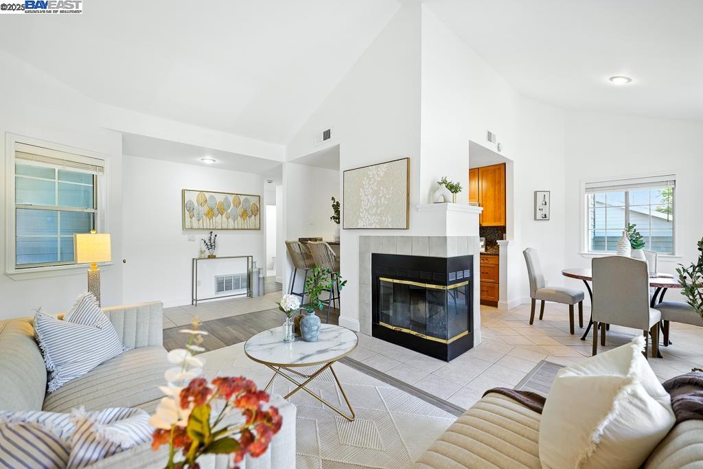 Detail Gallery Image 9 of 52 For 7860 Canyon Meadow Cir #H,  Pleasanton,  CA 94588 - 3 Beds | 2 Baths