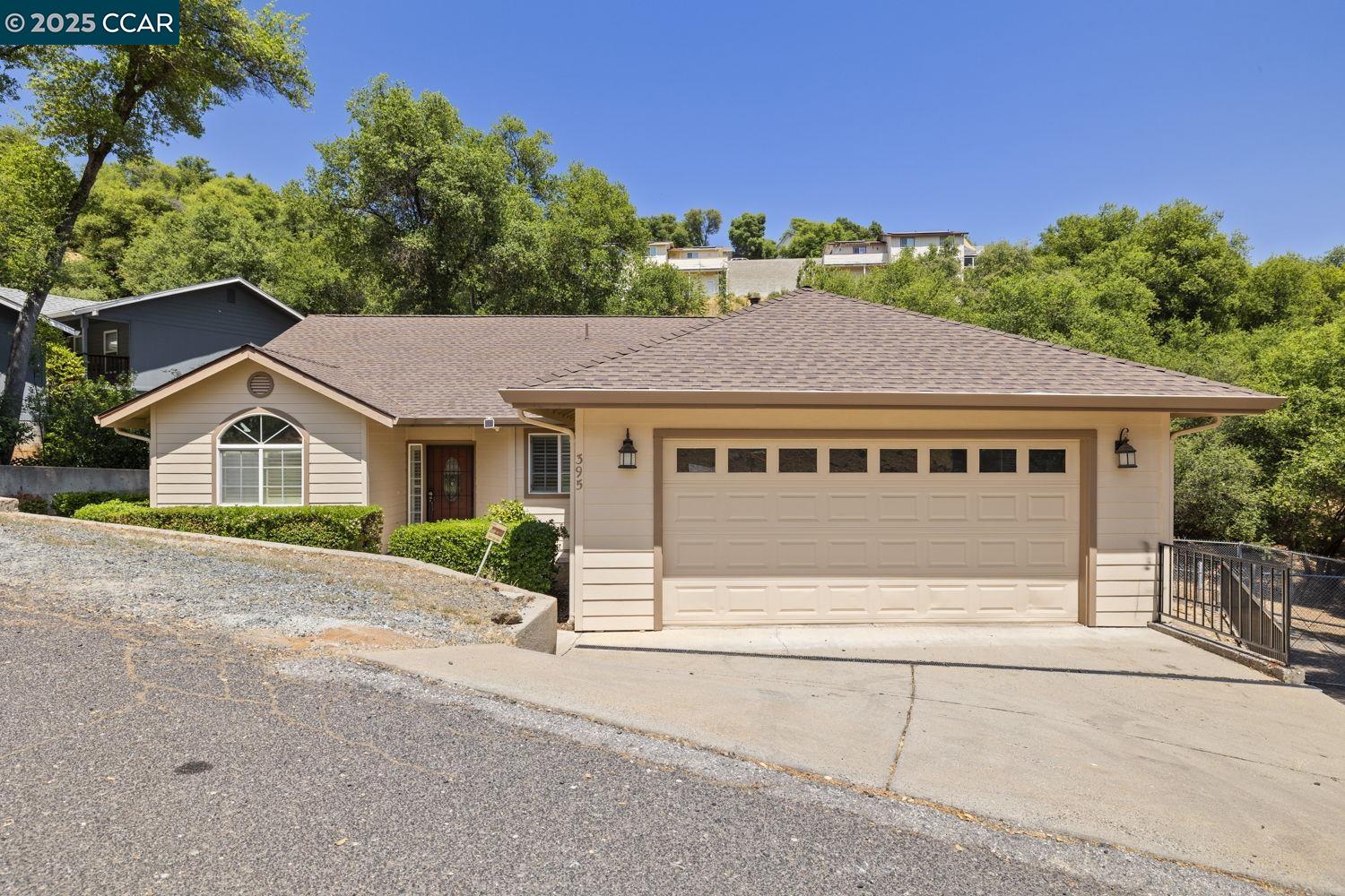 Detail Gallery Image 2 of 34 For 395 N Arbona Cir, Sonora,  CA 95370 - 4 Beds | 2 Baths