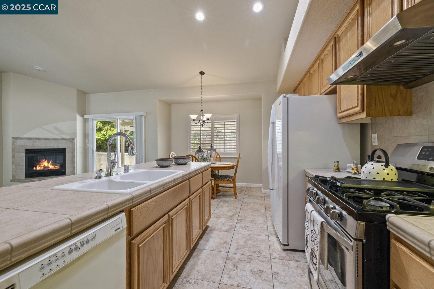 Detail Gallery Image 12 of 34 For 395 N Arbona Cir, Sonora,  CA 95370 - 4 Beds | 2 Baths