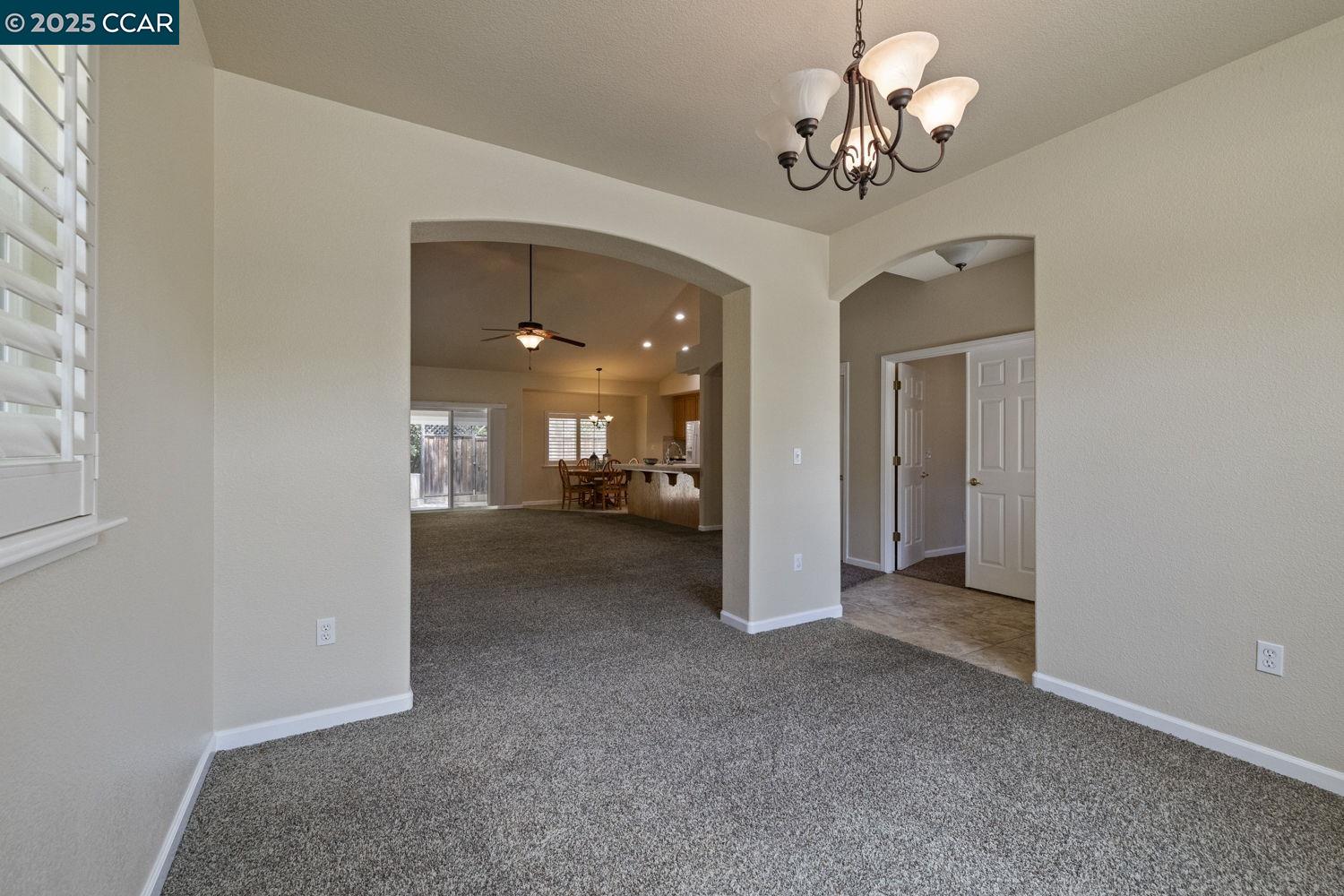 Detail Gallery Image 5 of 34 For 395 N Arbona Cir, Sonora,  CA 95370 - 4 Beds | 2 Baths