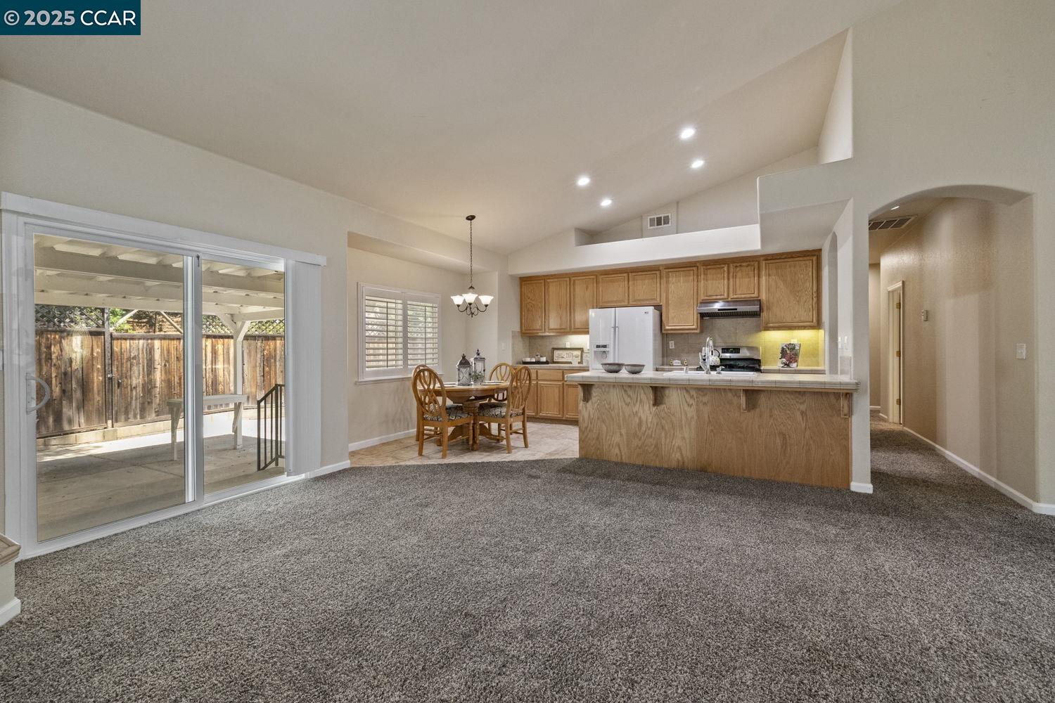 Detail Gallery Image 10 of 34 For 395 N Arbona Cir, Sonora,  CA 95370 - 4 Beds | 2 Baths