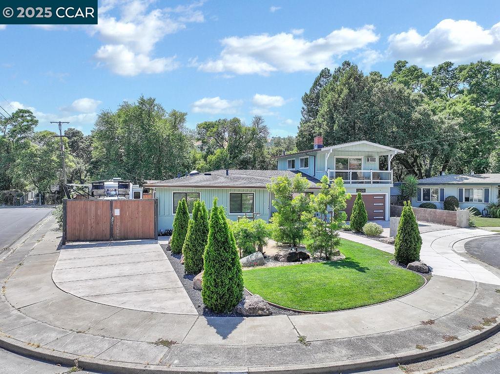 Detail Gallery Image 1 of 43 For 1930 Nicolette Ct, Martinez,  CA 94553 - 3 Beds | 3 Baths