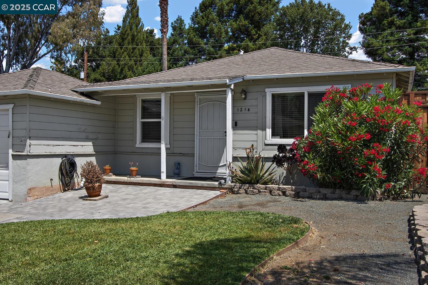 Detail Gallery Image 3 of 29 For 1214 Sereno Dr, Vallejo,  CA 94589 - 3 Beds | 1 Baths